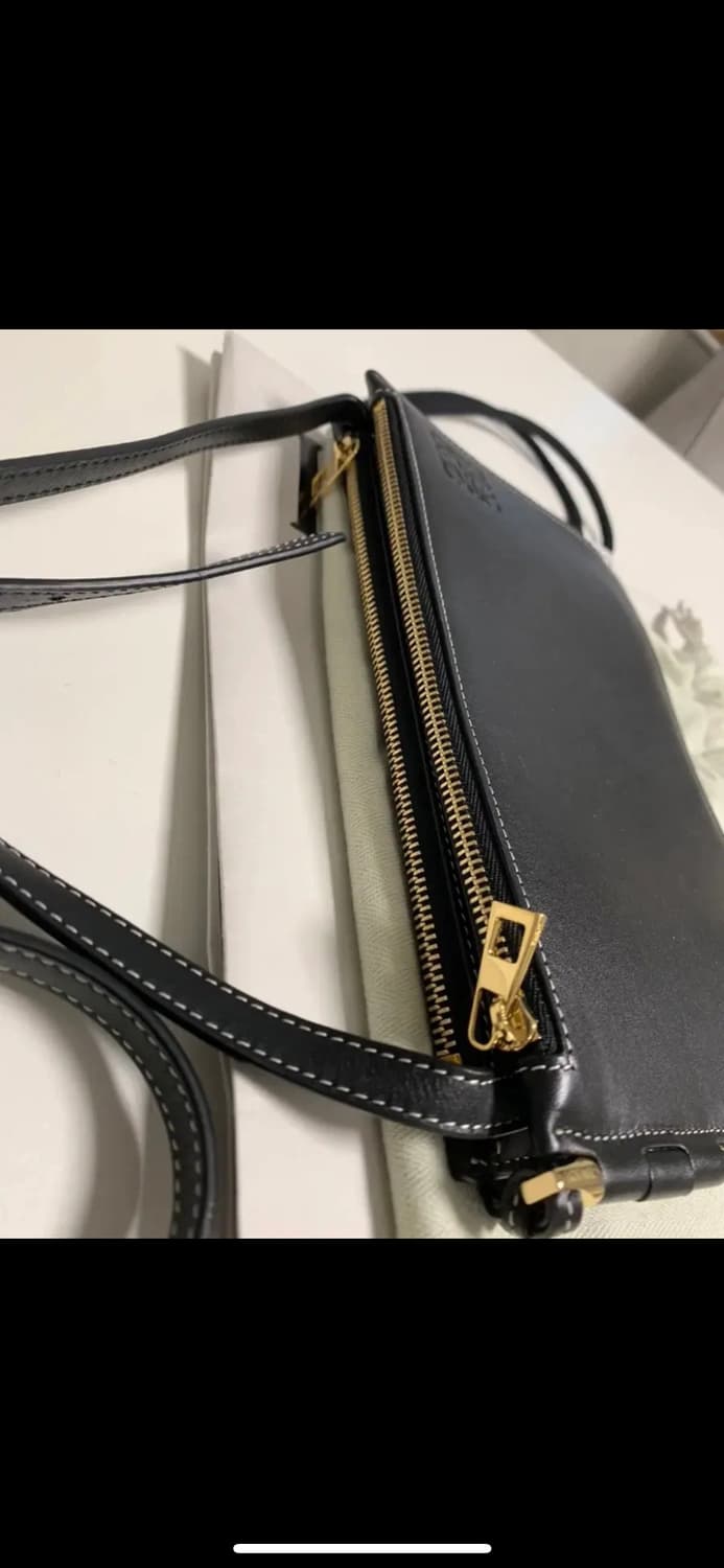 로에베 게이트 더블지퍼 파우치백 블랙 상품이미지4