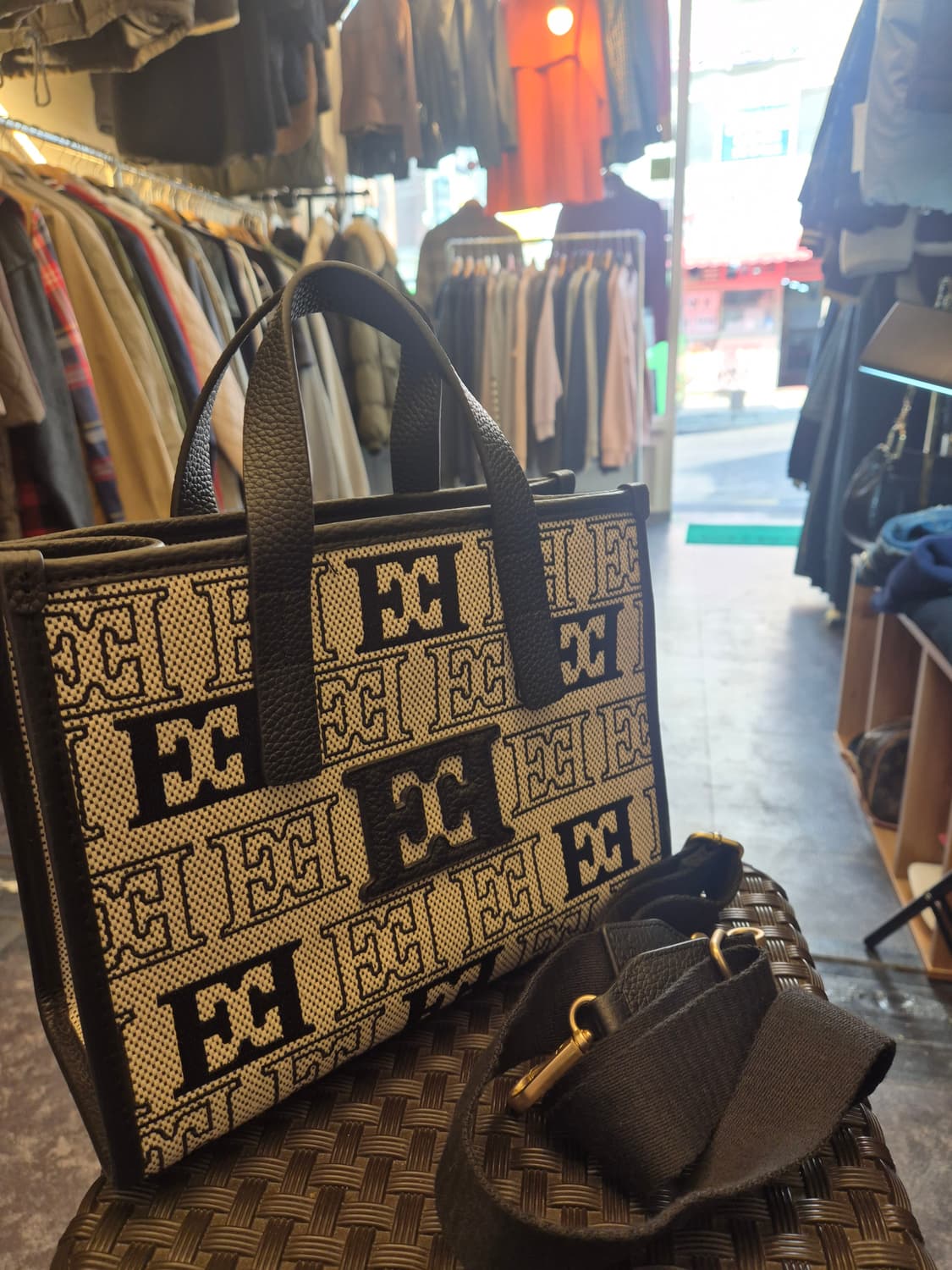 에스카다(ESCADA) 25SS 신상 자카드 토트백 상품이미지1