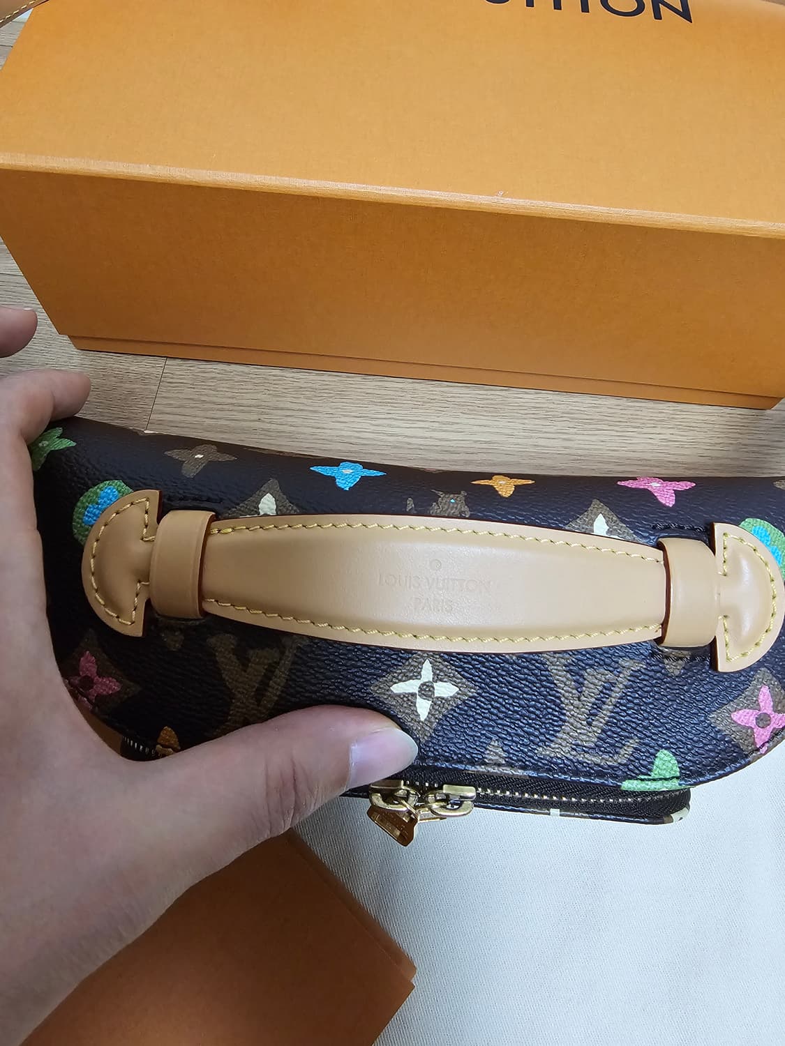 루이비통 타일러x퍼렐 강아지 초콜릿 러쉬 범백 토트백 상품이미지7