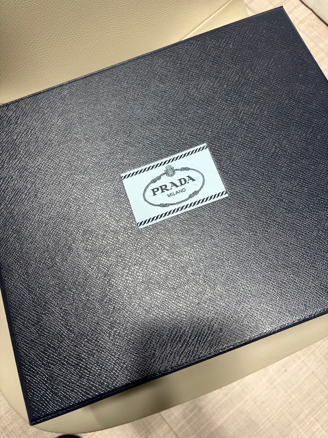 프라다 리에디션 나일론 미니 호보백 상품이미지2