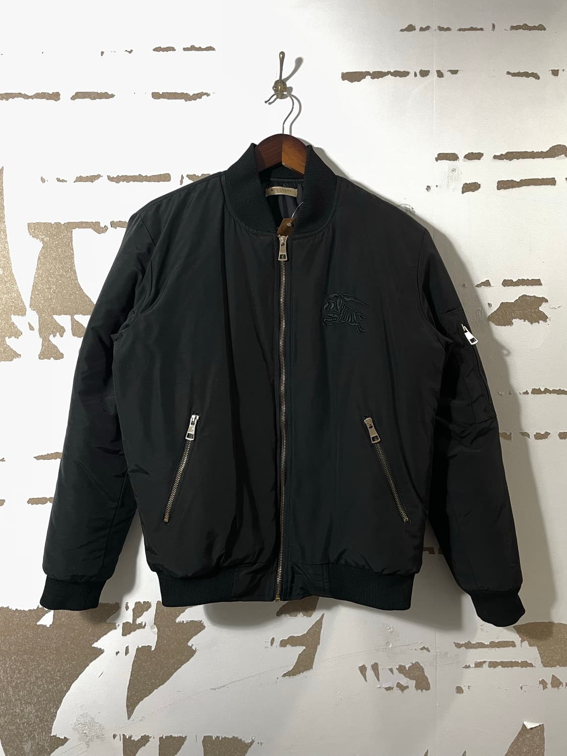 버버리 브릿 빅로고 봄버 상품이미지1