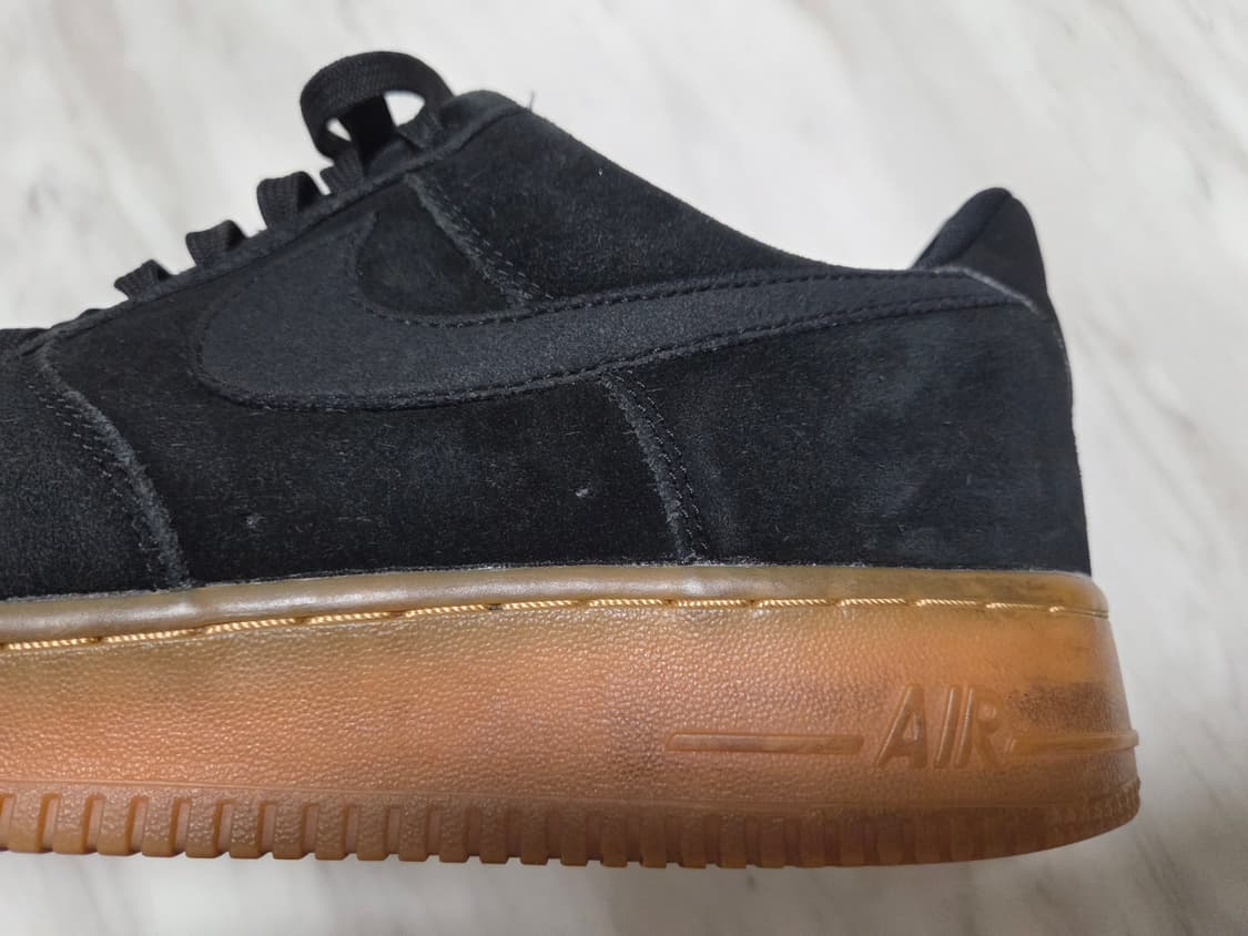 나이키 에어포스1 '07 블랙 스웨이드 스니커즈 상품이미지6