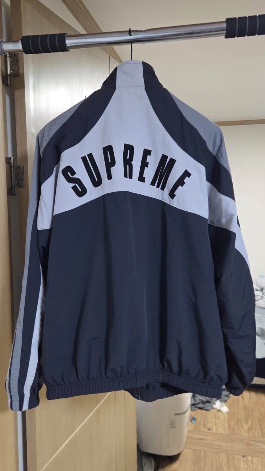 엄브로x 슈프림 트랙자켓 us m Asia L 사이즈 팝니다 상품이미지2