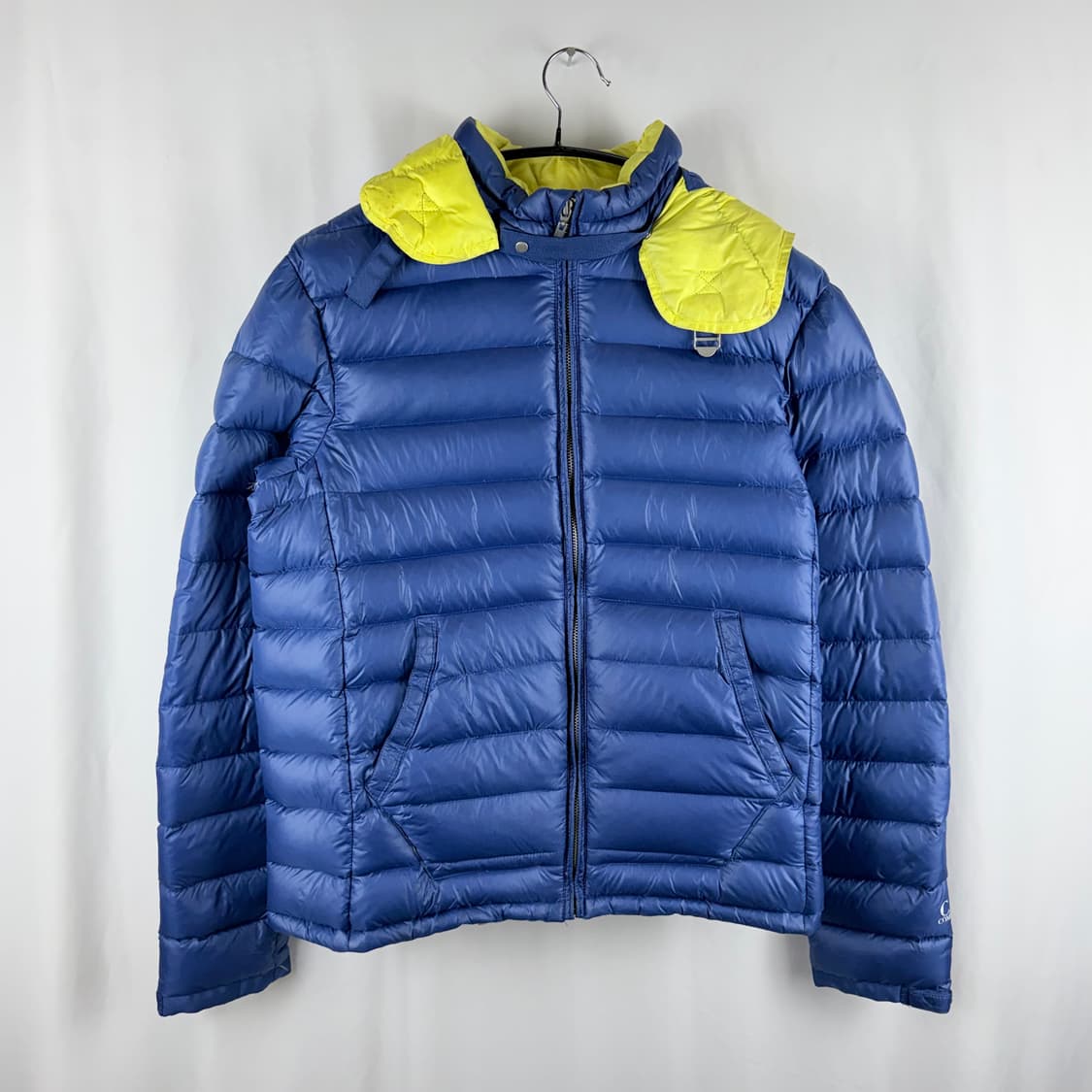 (105) CP컴퍼니 렌즈 경량 패딩 블루 상품이미지2