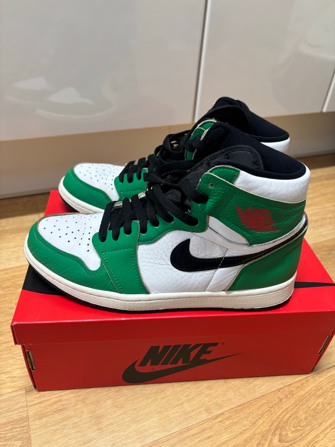 조던 1 하이 럭키그린 265 사이즈 판매합니다 상품이미지4