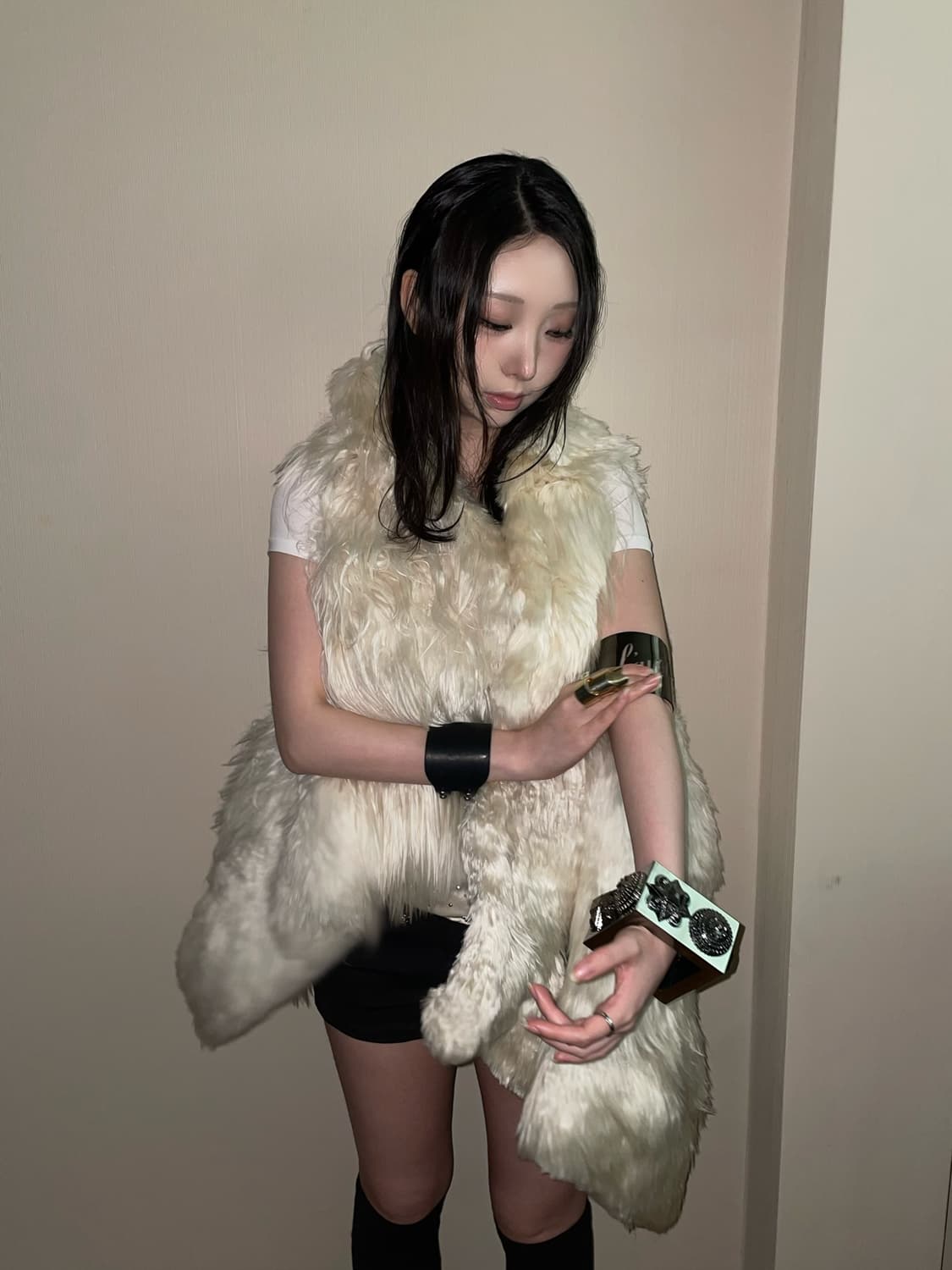 05FW 앤드뮐 미스터 라마 퍼 베스트 상품이미지2
