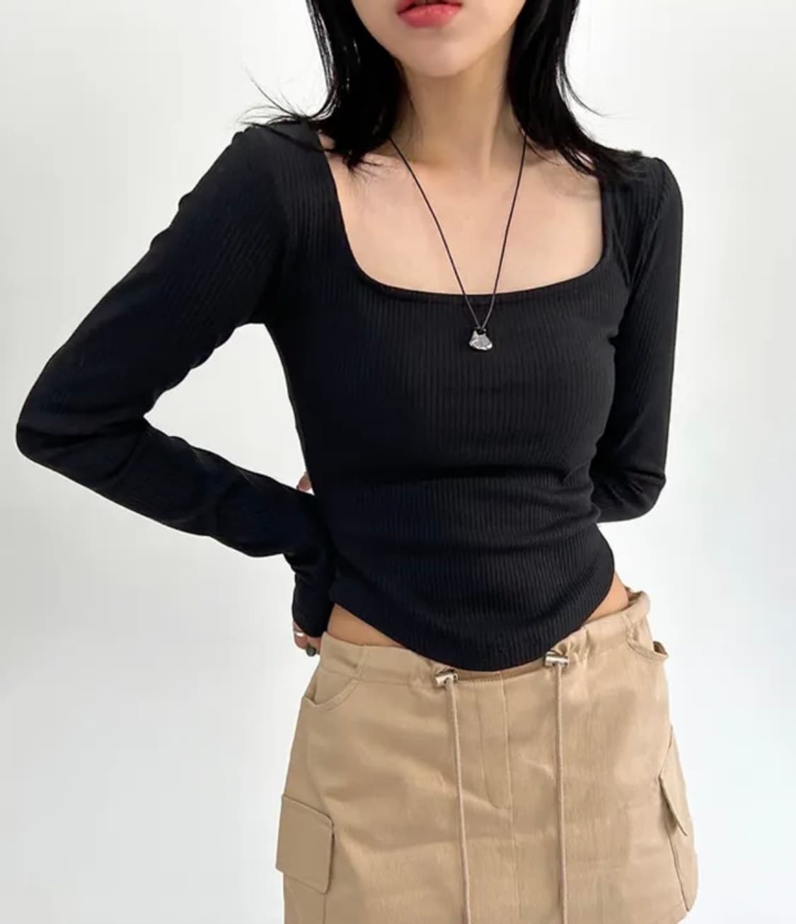 아쿠비클럽 소프트 스퀘어넥 티 _ 블랙 상품이미지2