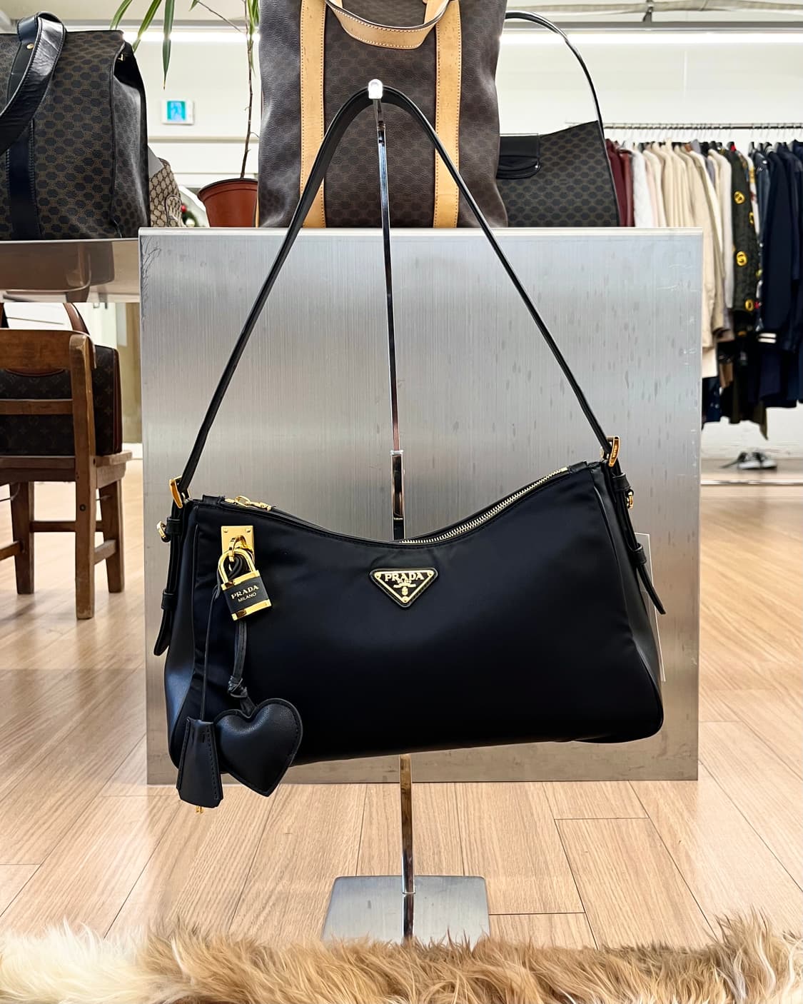 프라다 블랙 에메 리나일론 숄더백 상품이미지1