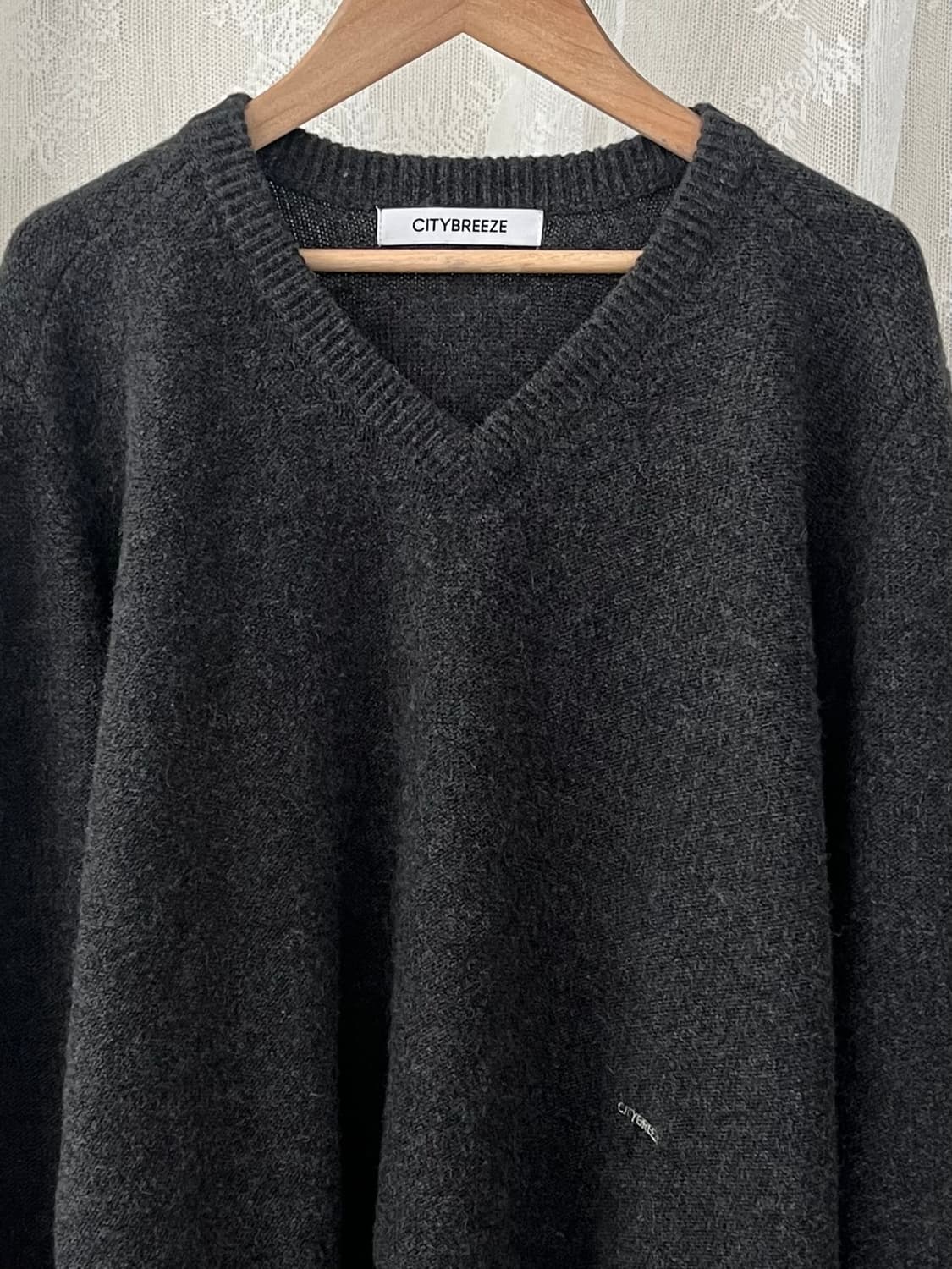 M) 시티브리즈 에센셜 울 브이넥 니트 차콜 상품이미지3