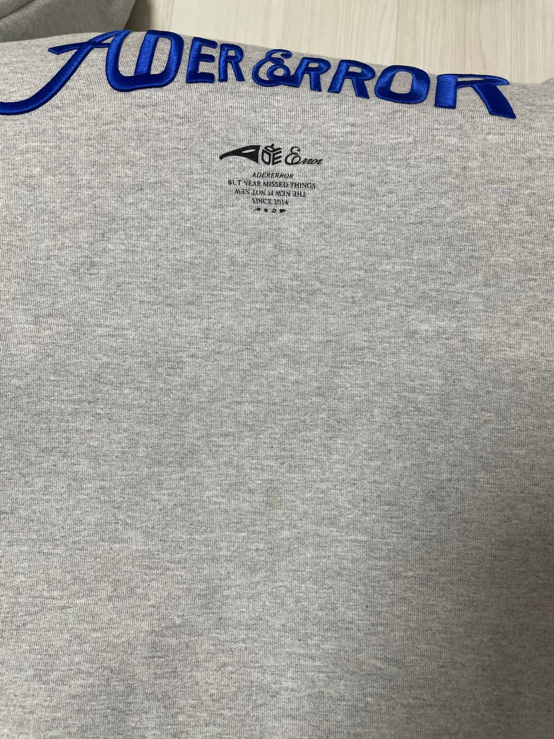아더에러 베리프 로고 스웨트셔츠 그레이 상품이미지9