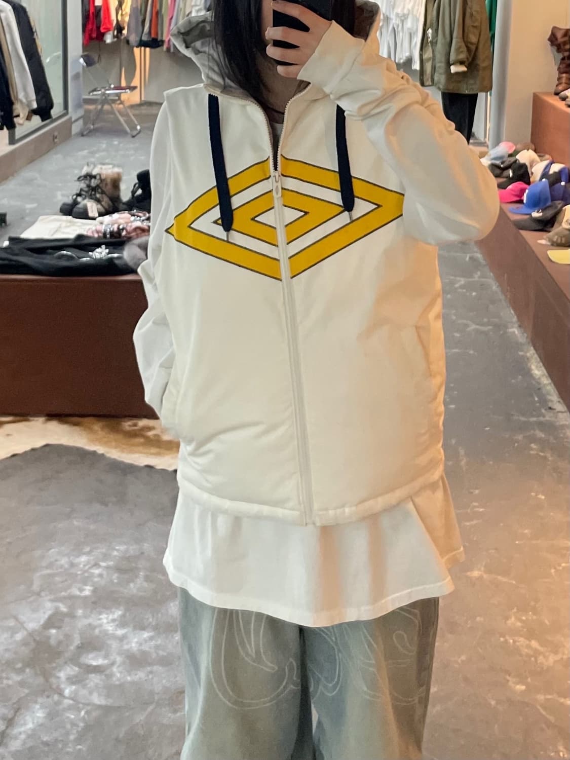 엄브로 빅로고 화이트 패딩 조끼 H1752 상품이미지1