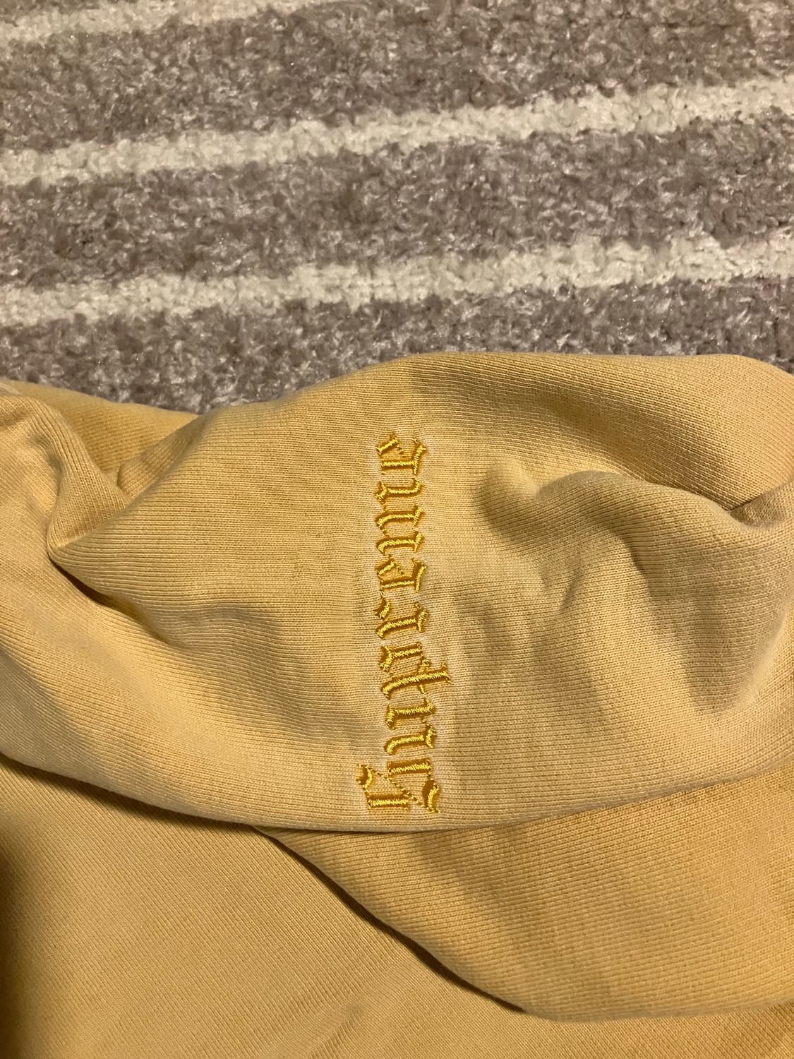 슈프림 옐로우 올드잉글리쉬 맨투맨 m 상품이미지2