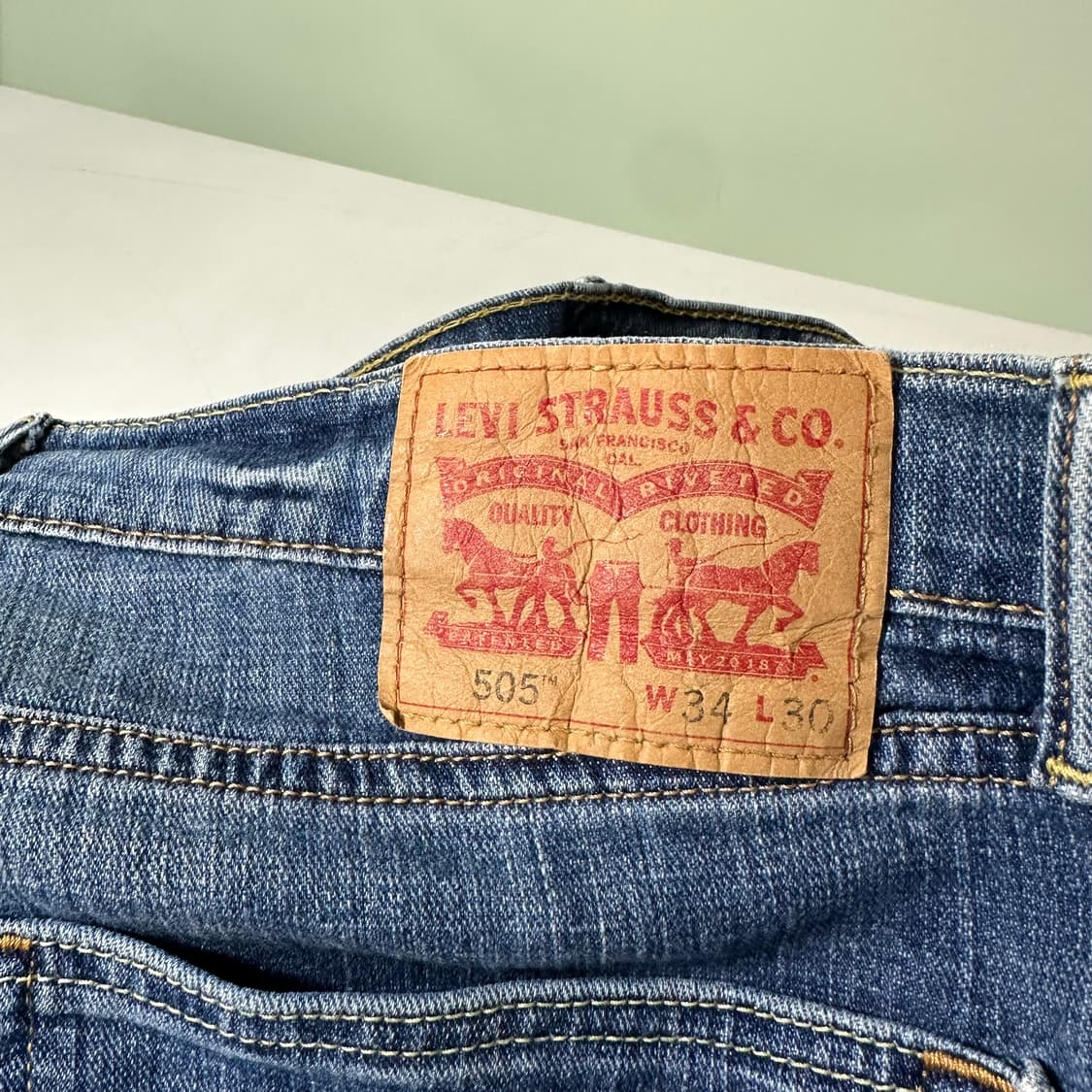 M-L 리바이스502 레귤러핏 빈티지 중청워시드 데님팬츠 청바지 상품이미지2