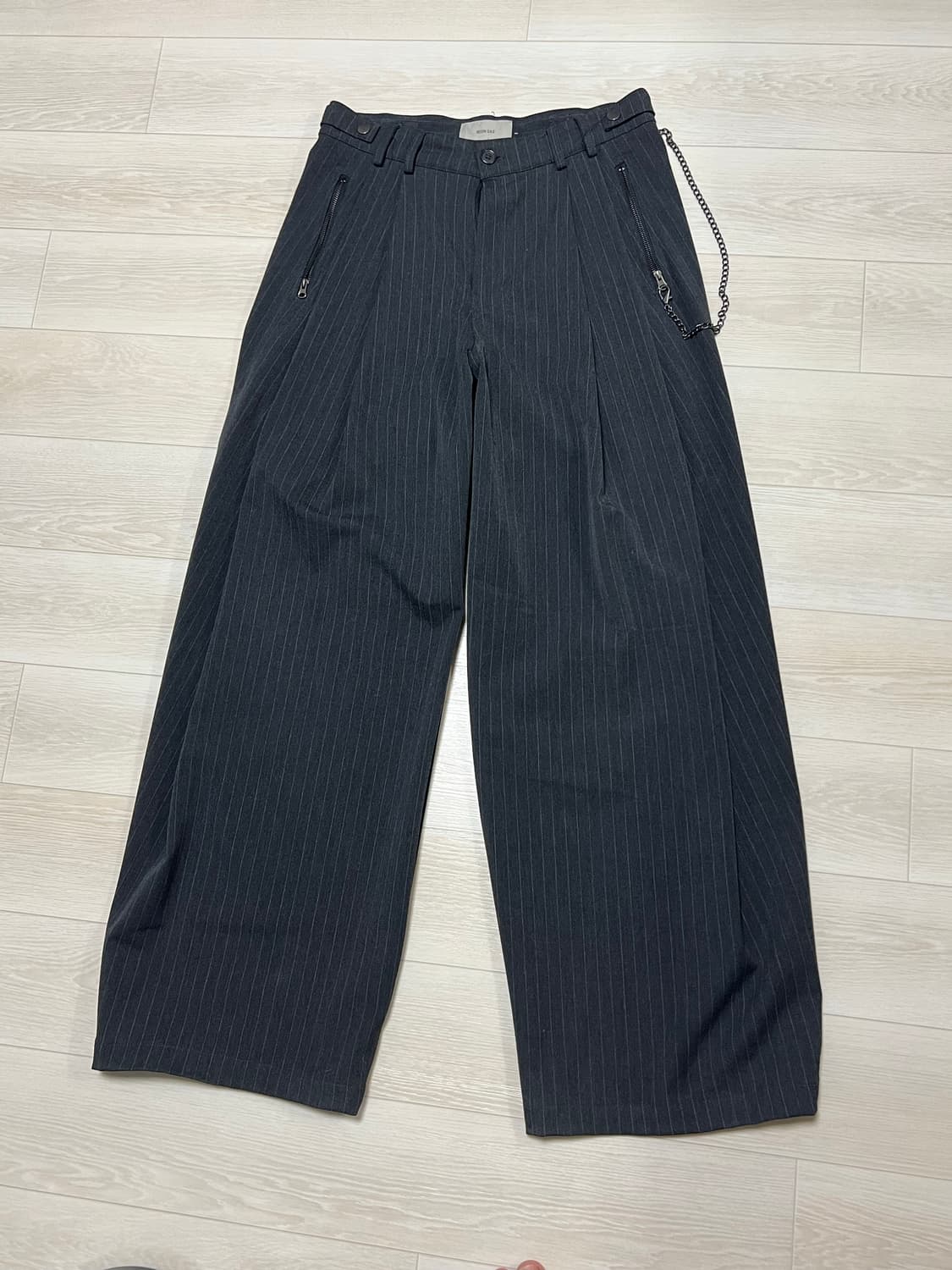 비긴 202 스트라이프 팬츠 (챠콜) 상품이미지2