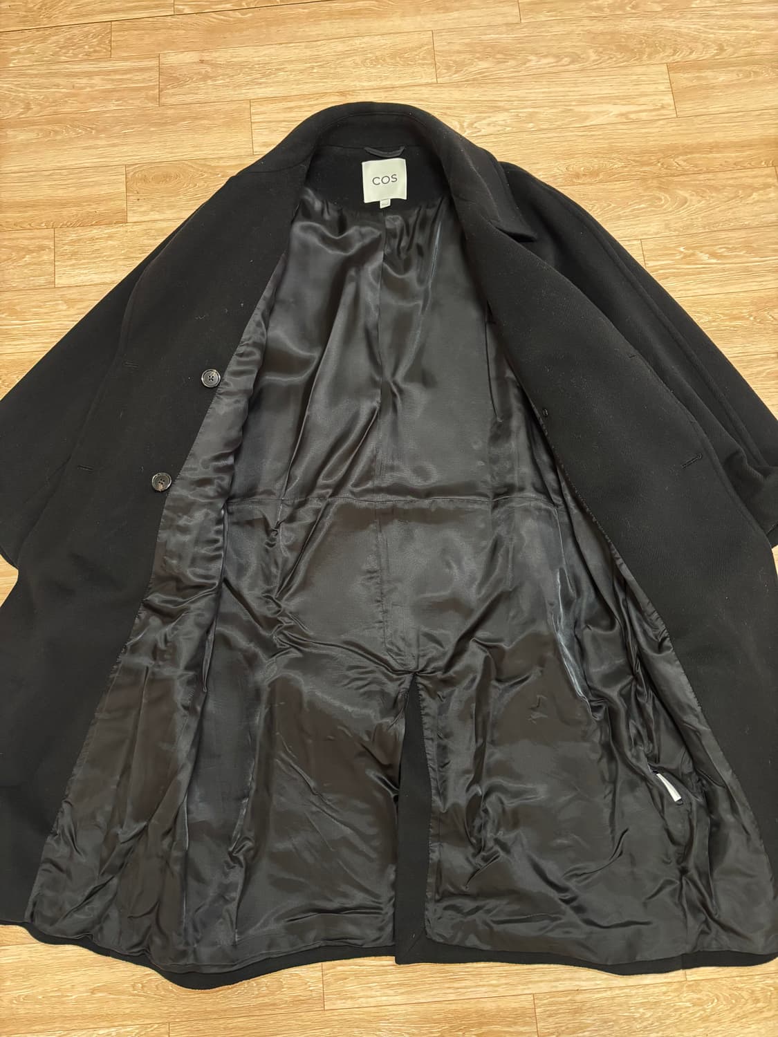 COS 24fw 블랙 오버핏 더블 롱코트 상품이미지6