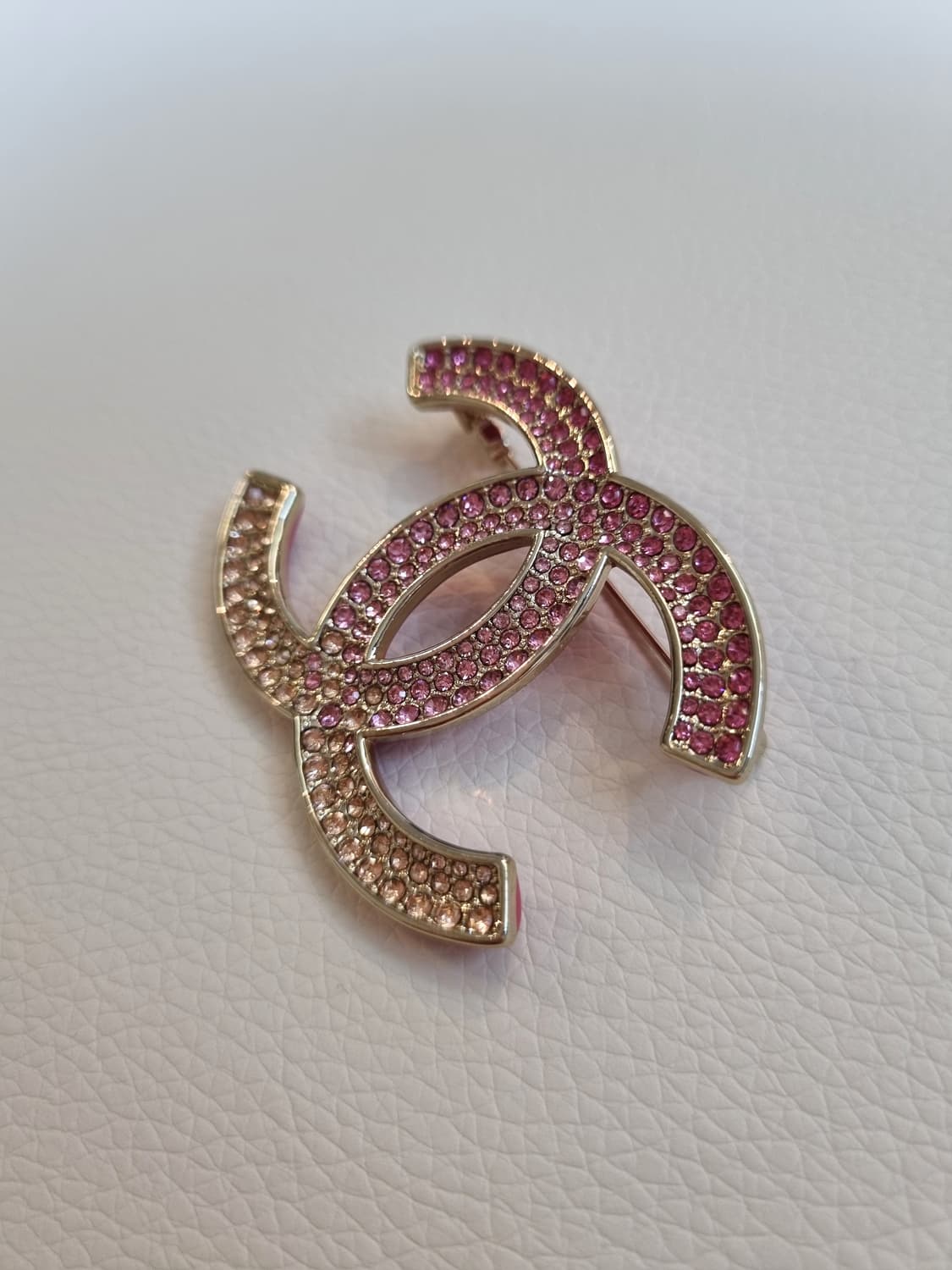 샤넬 핑크그라데이션 CC로고 브로치 업사이클링 상품이미지2