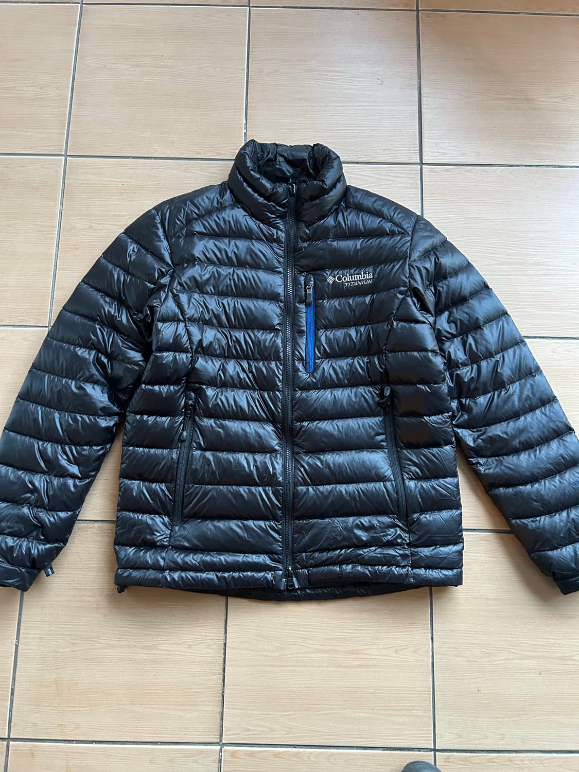 컬럼비아 티타늄 구스다운 경량패딩 상품이미지2