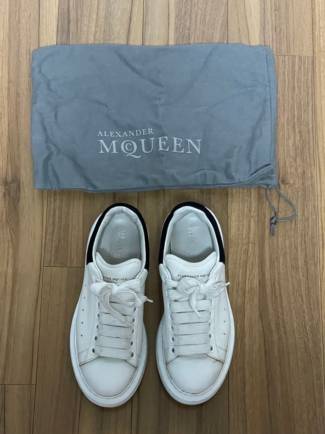 Alexander McQueen 알렉산더맥퀸 오버솔 화이트 블랙 235 상품이미지1