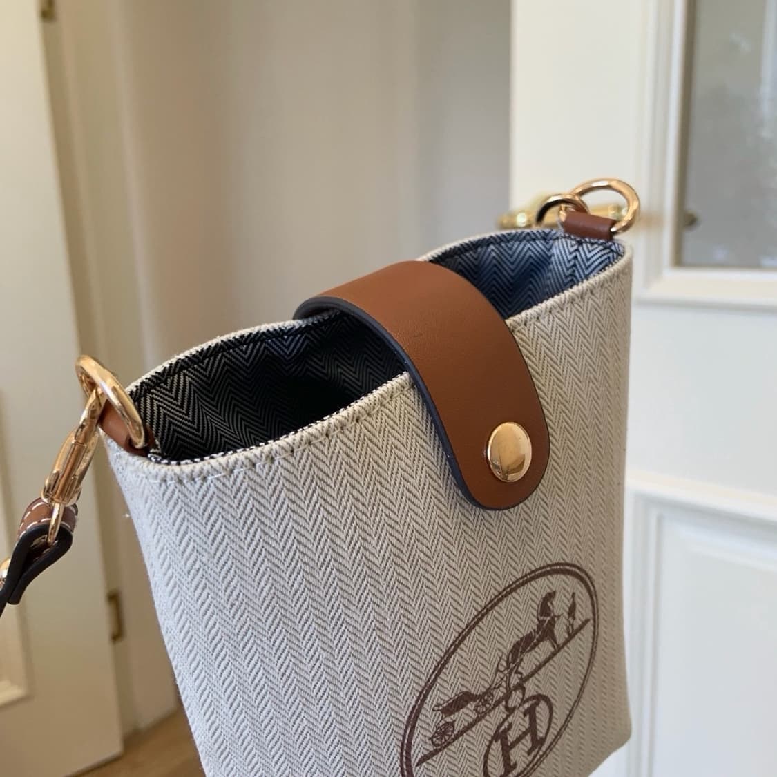  에르메스 업사이클 폰 크로스백 미니 버킷백 상품이미지8