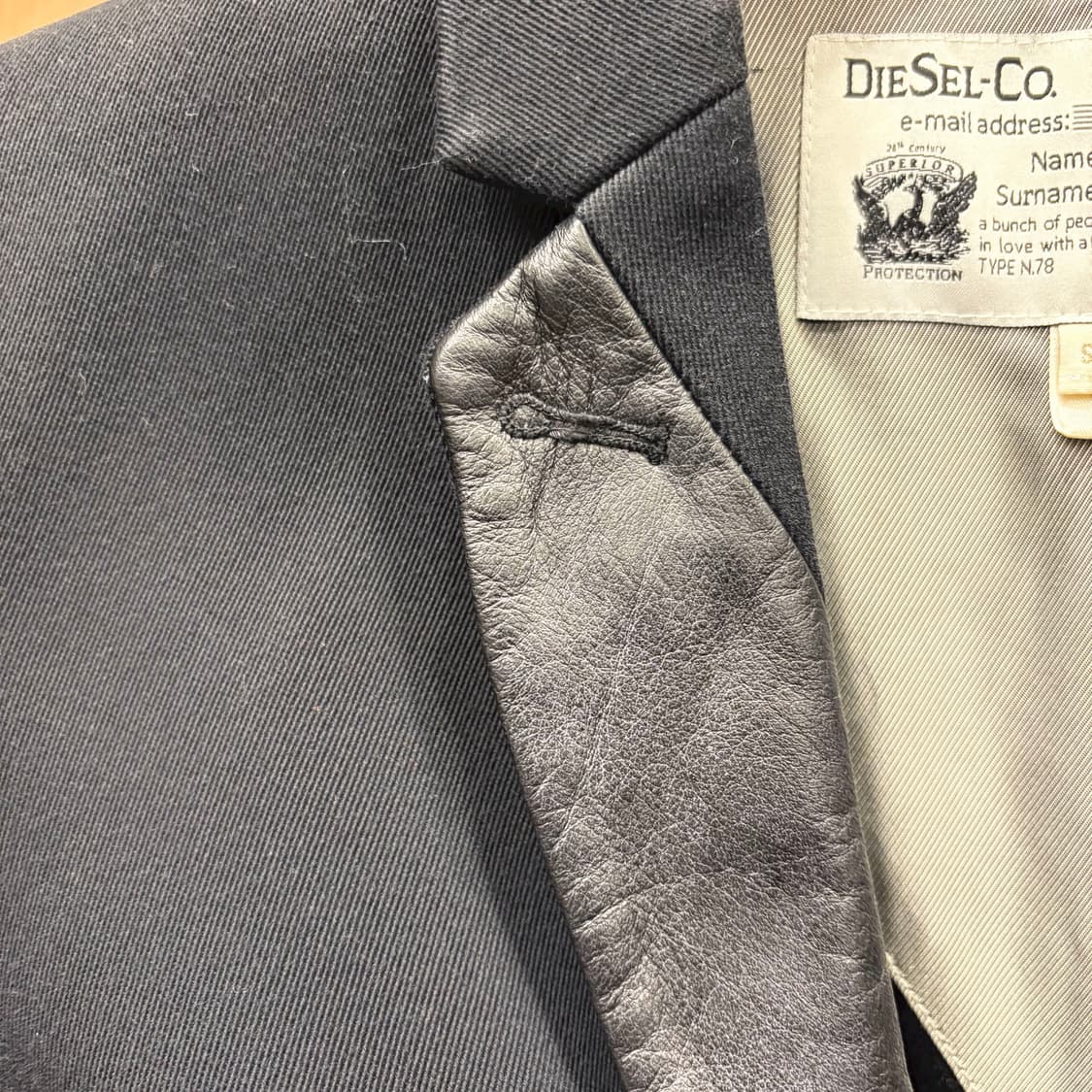 디젤 테일러드 자켓 노치드 라펠 가죽 트리밍 안감 라이닝 디테일 블랙 상품이미지8