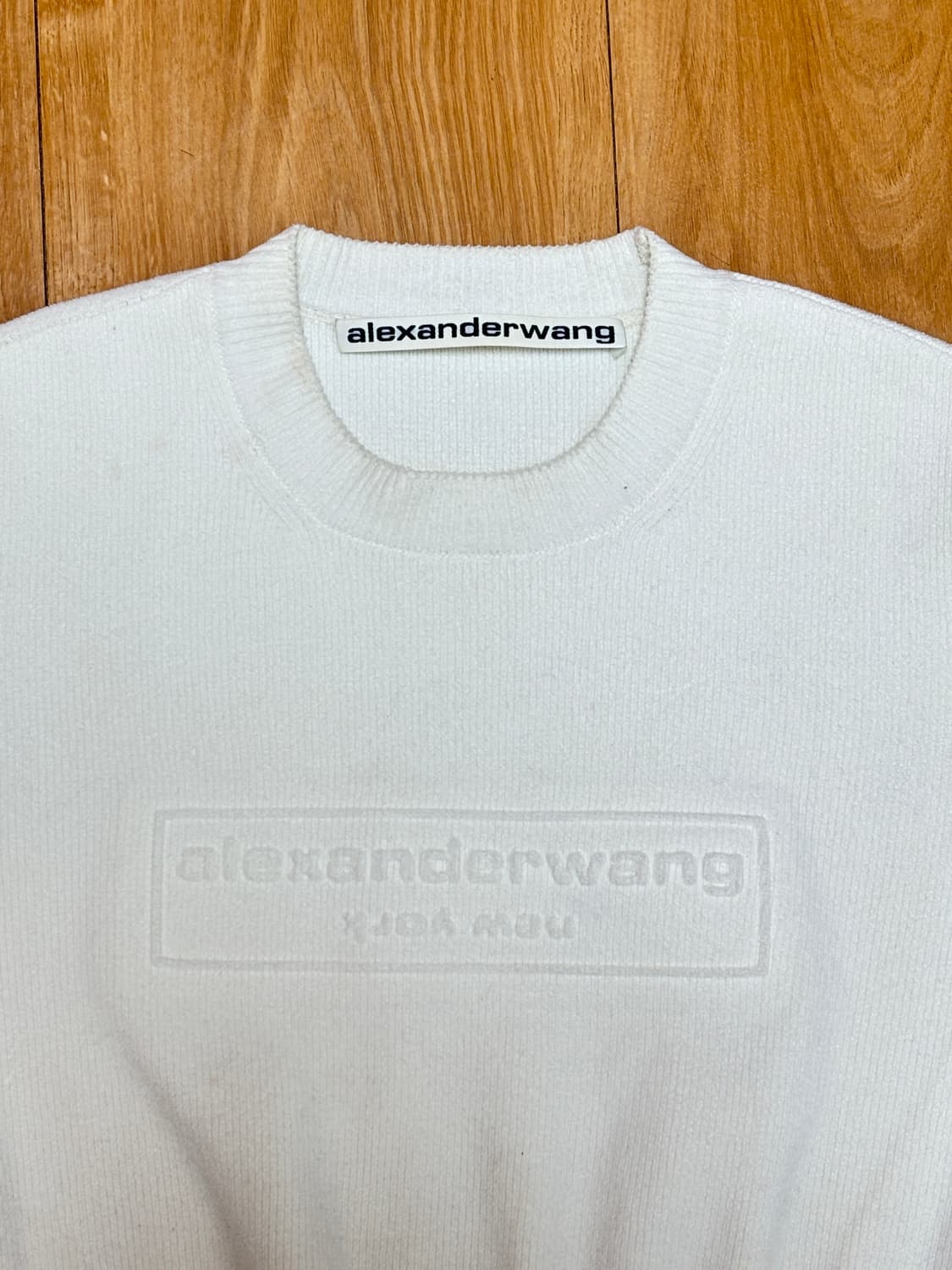 알렉산더왕 엠보스드 로고 퍼프 소매 니트 탑 (화이트) 상품이미지5