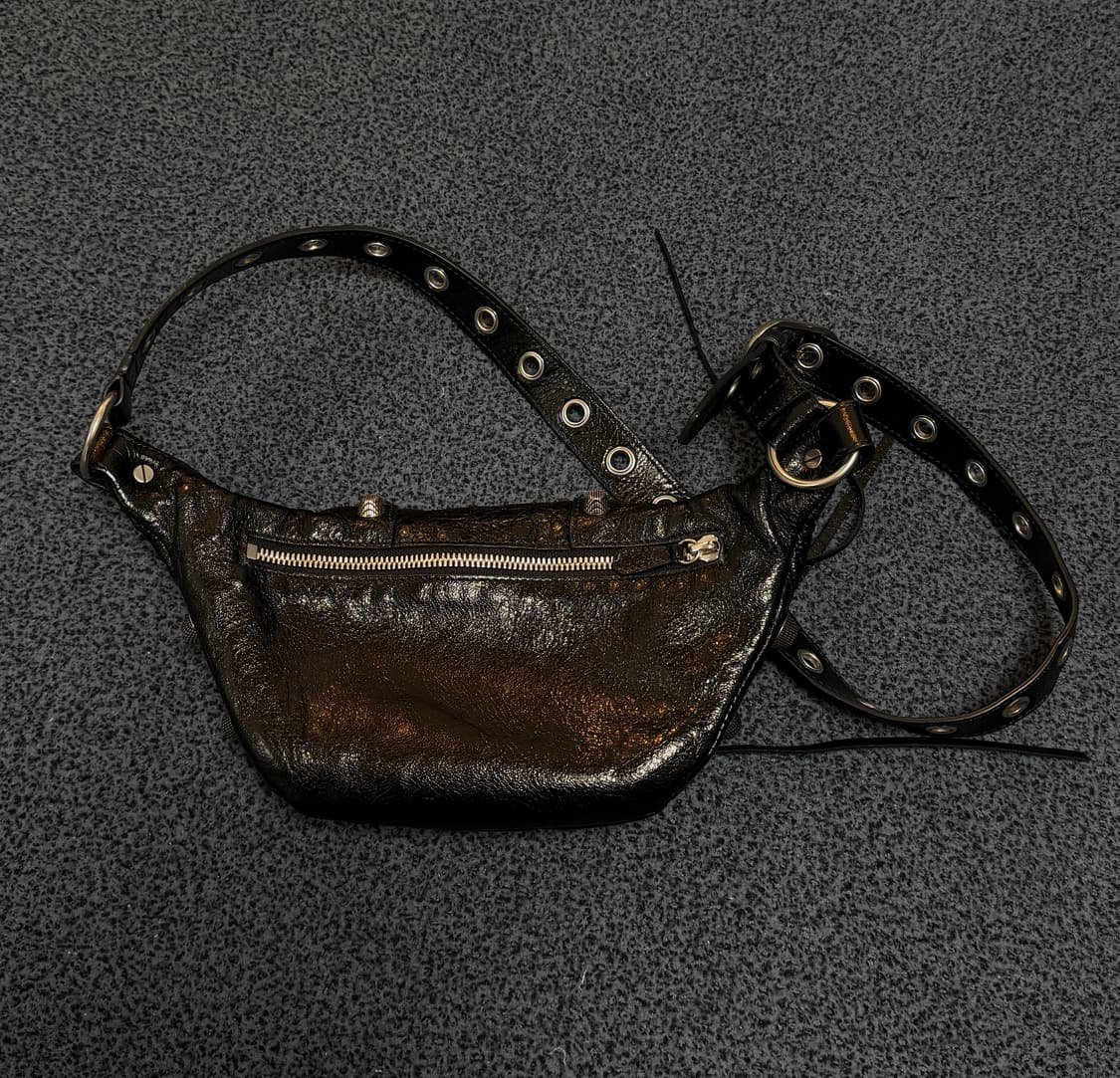 발렌시아가 아레나 램스킨 에이지드 실버 하드웨어 르 카골 벨트백 블랙 상품이미지4