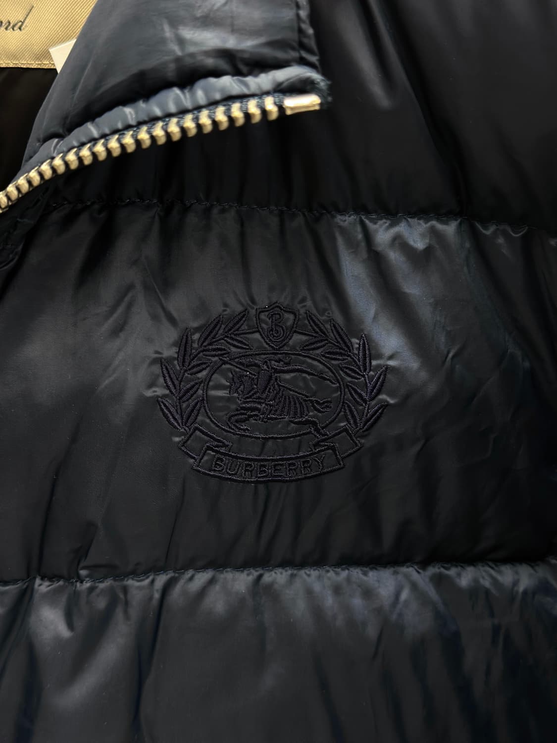 버버리 크레센트로고 네이비 경량 패딩  상품이미지5