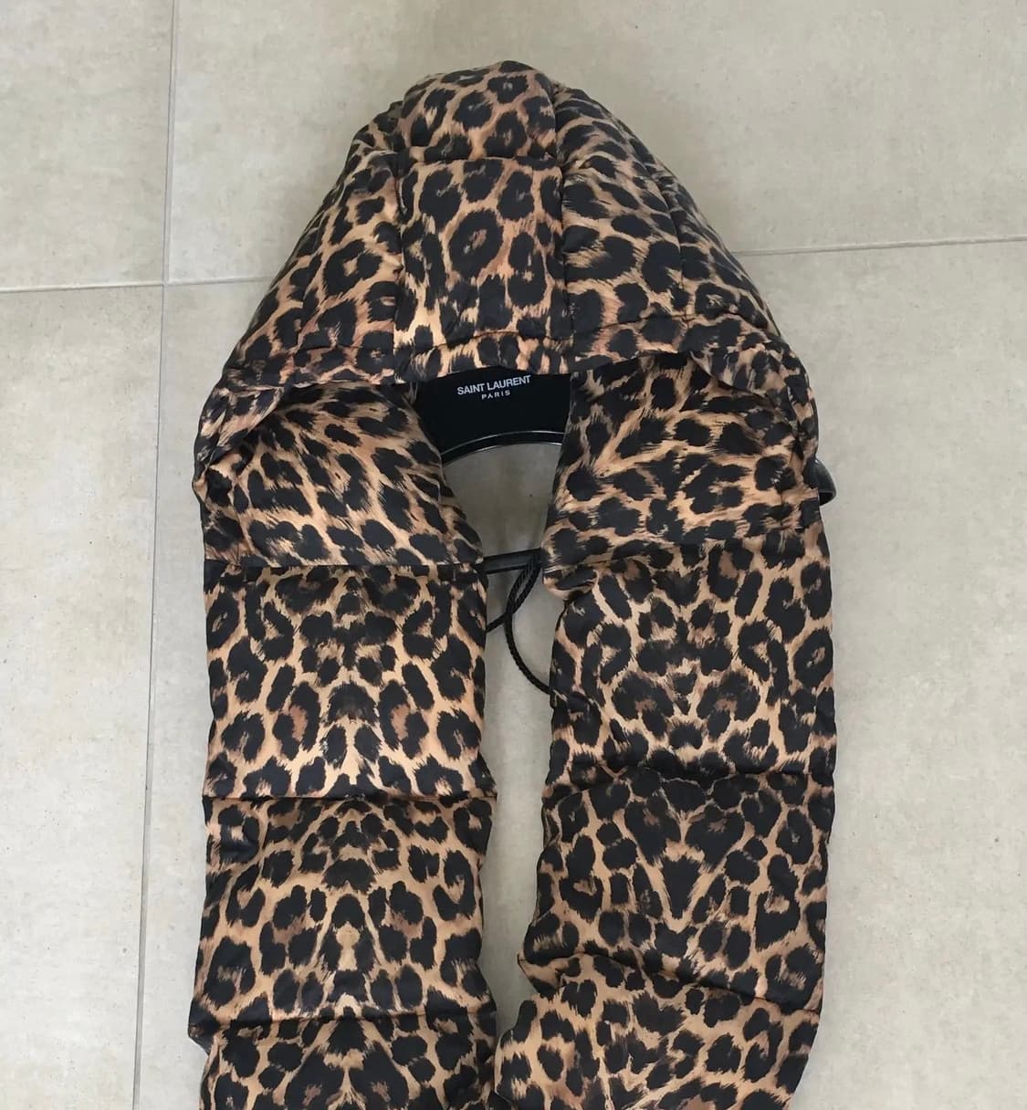 생로랑 21AW 레오파드 패딩 머플러 상품이미지5