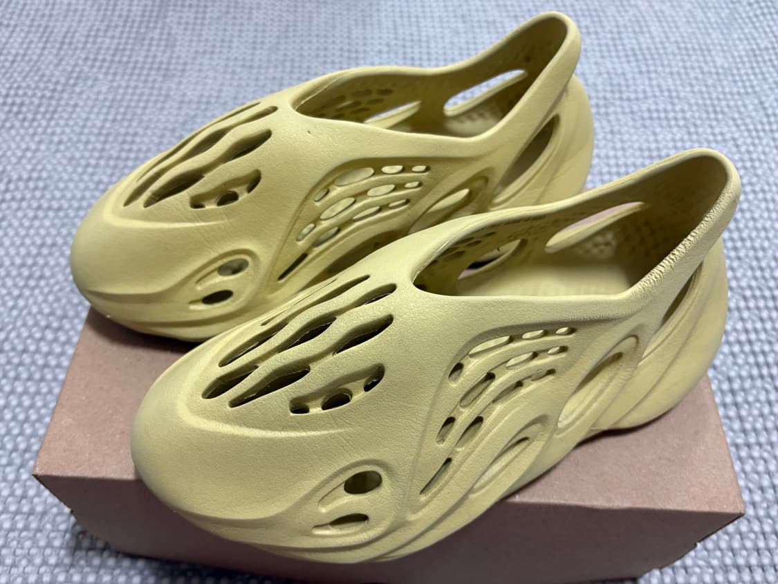 아디다스 이지 폼 러너 설퍼 255 상품이미지2