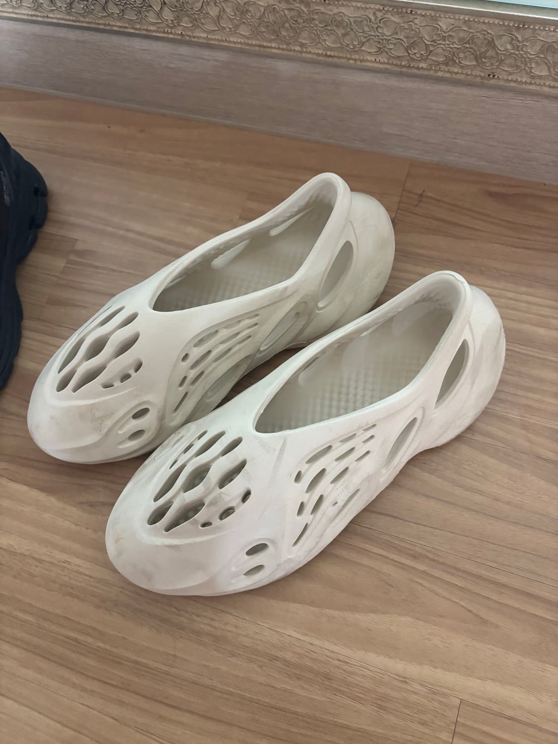 아디다스 이지 폼러너 아라랏 상품이미지2
