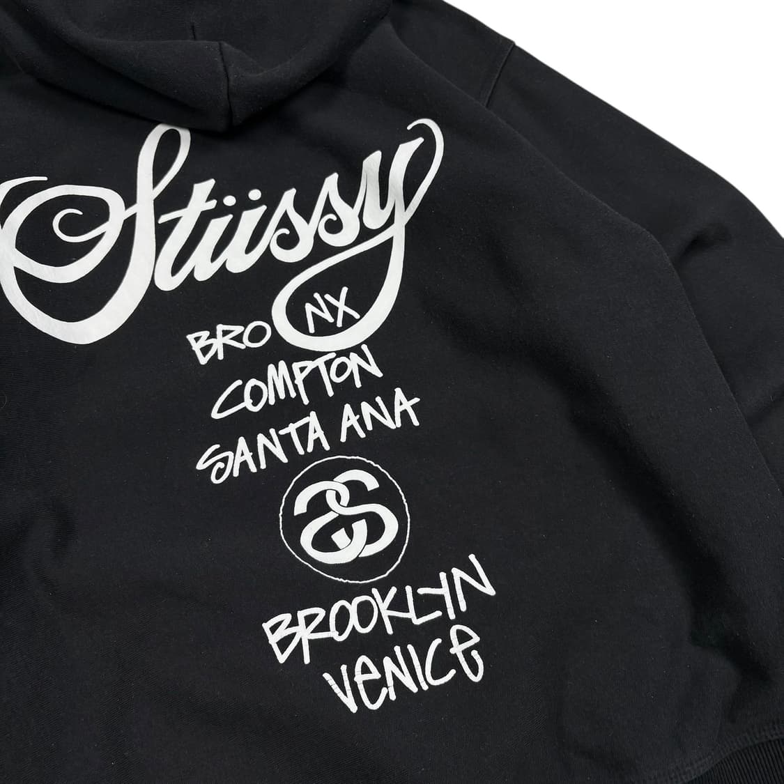 스투시 블랙컬러 월드투어로고 후드티 상품이미지2