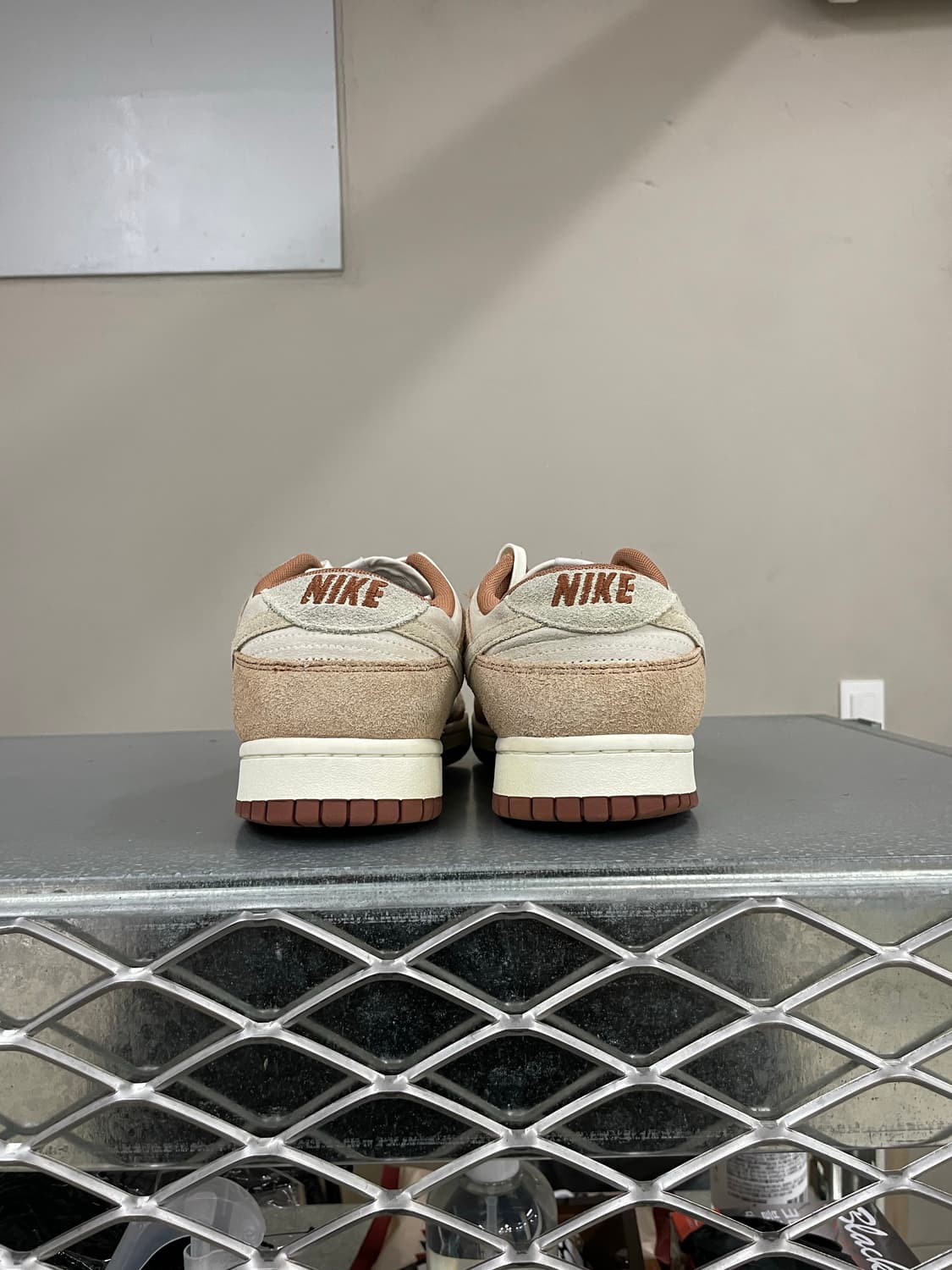 나이키 덩크 로우 프로 프리미엄 미디움 커리 280 상품이미지3