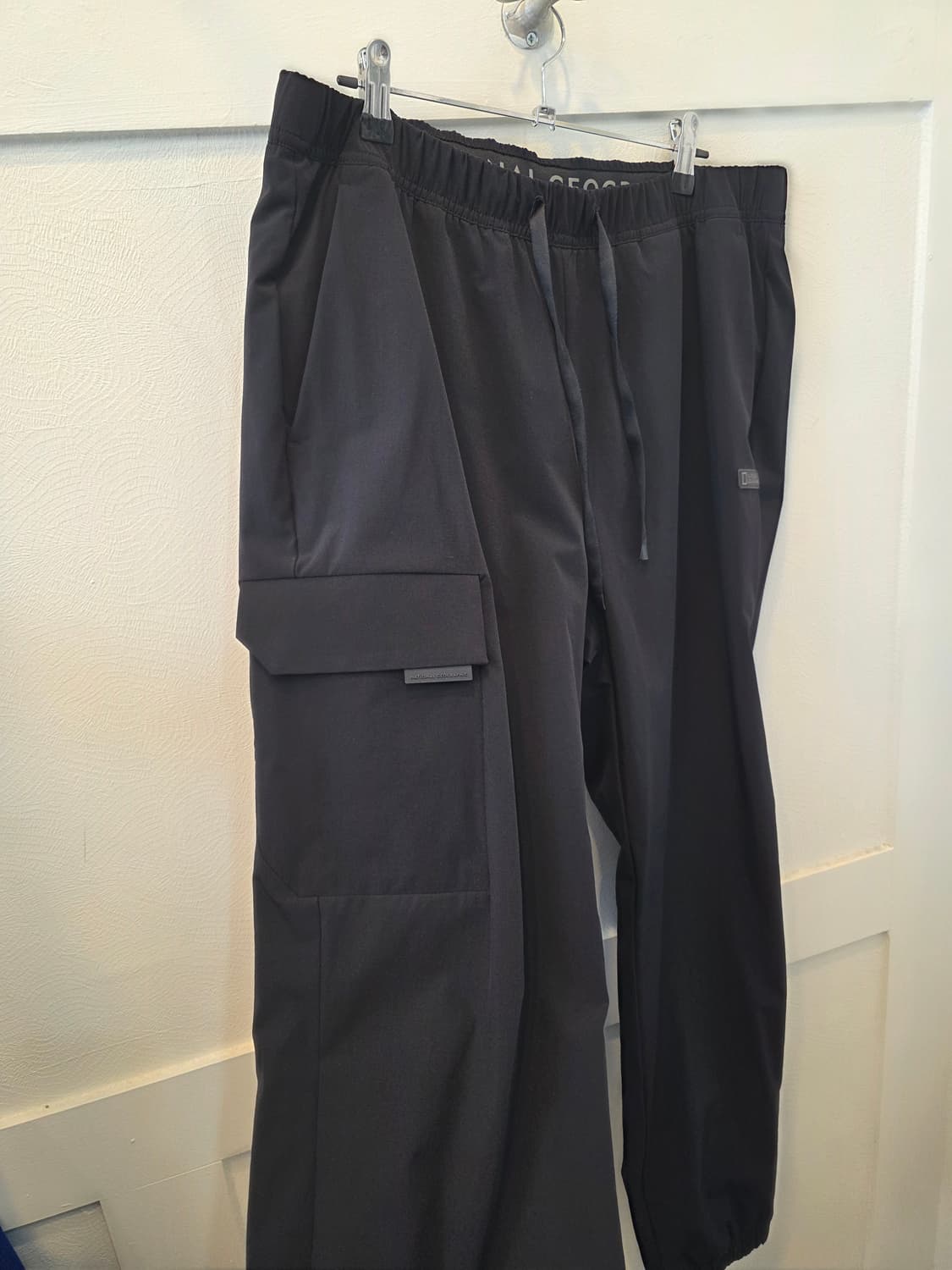 내셔널지오그래픽 블랙 액티브 우븐 맨투맨  바지 셋업 상품이미지7