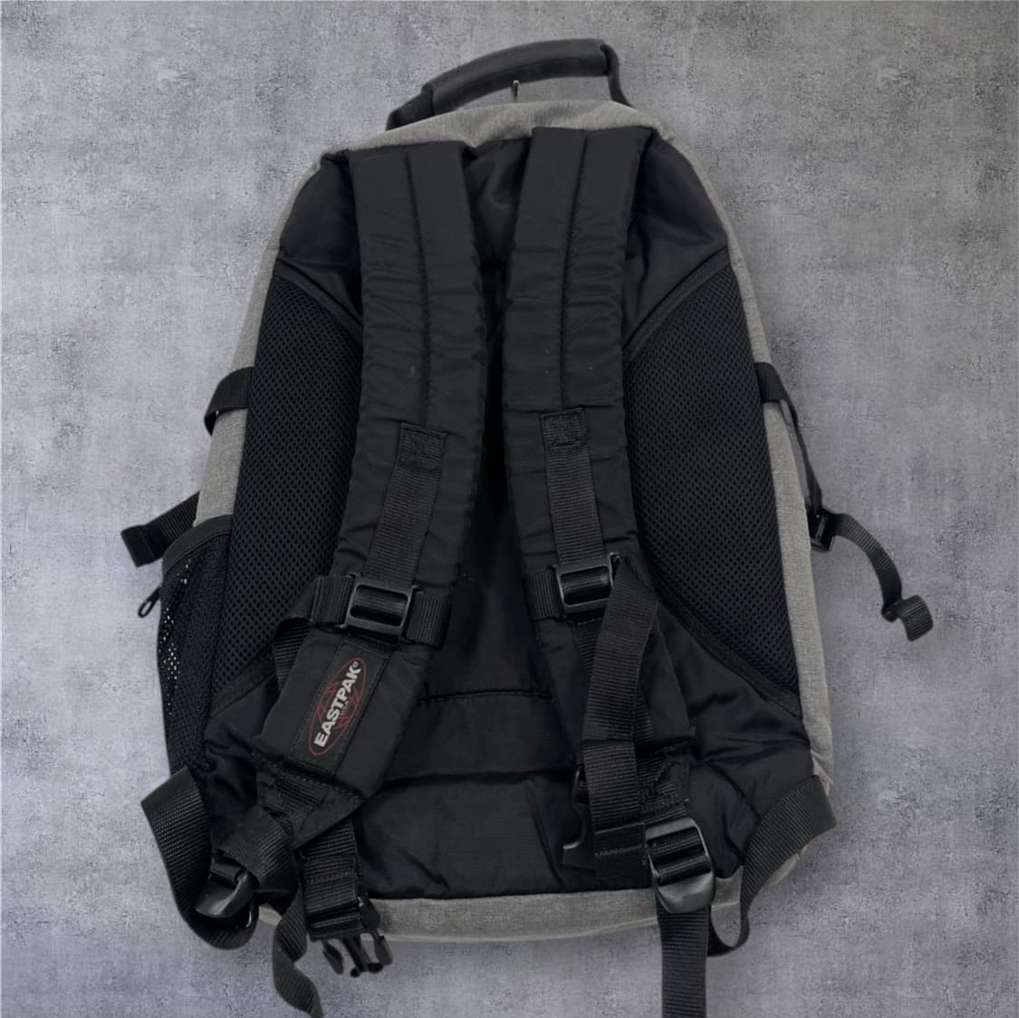 이스트팩 Eastpak 그레이 에그웜 백팩 상품이미지3