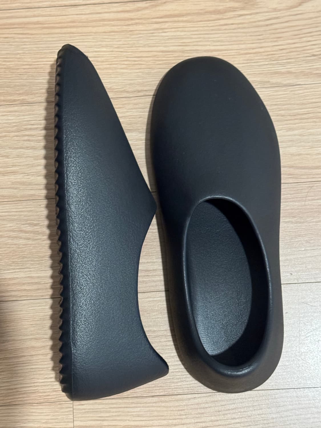 YEEZY SL-01 Size 11 Black 상품이미지5