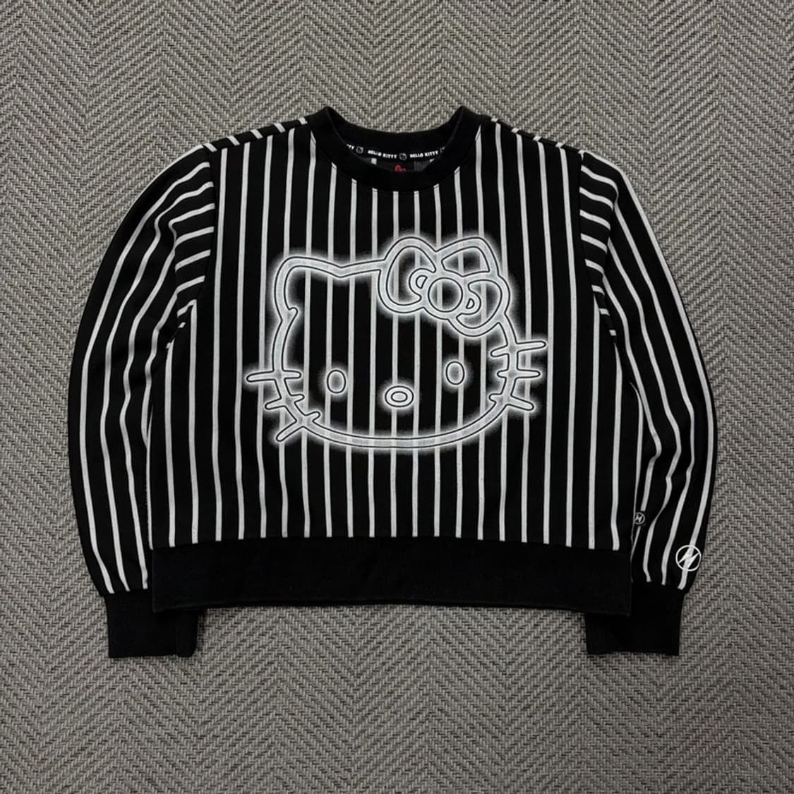 헬로키티 스트라이프 맨투맨 v2780 상품이미지1