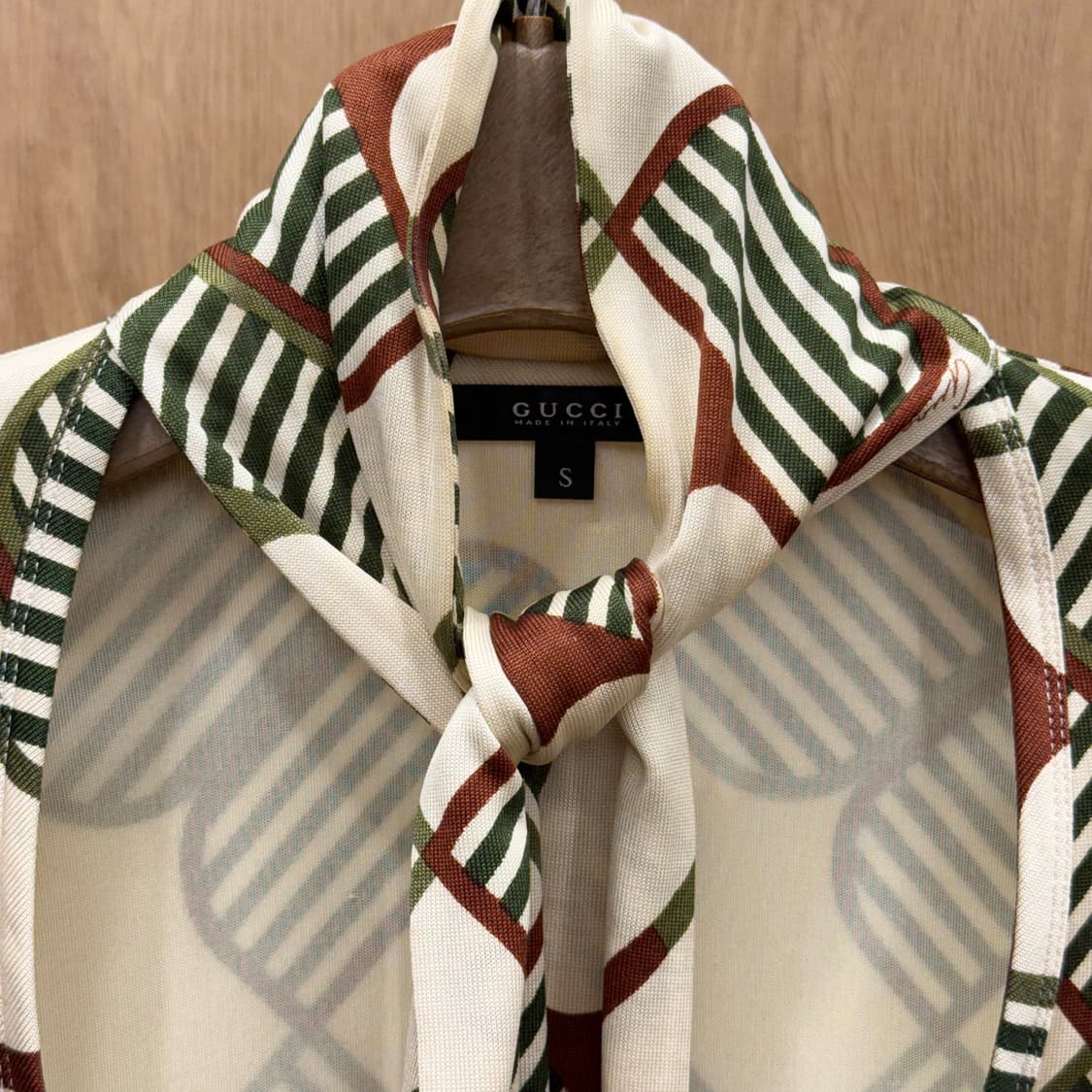 구찌 타이넥 리본 블라우스 기하학 패턴 디테일 아이보리 멀티컬러 상품이미지7