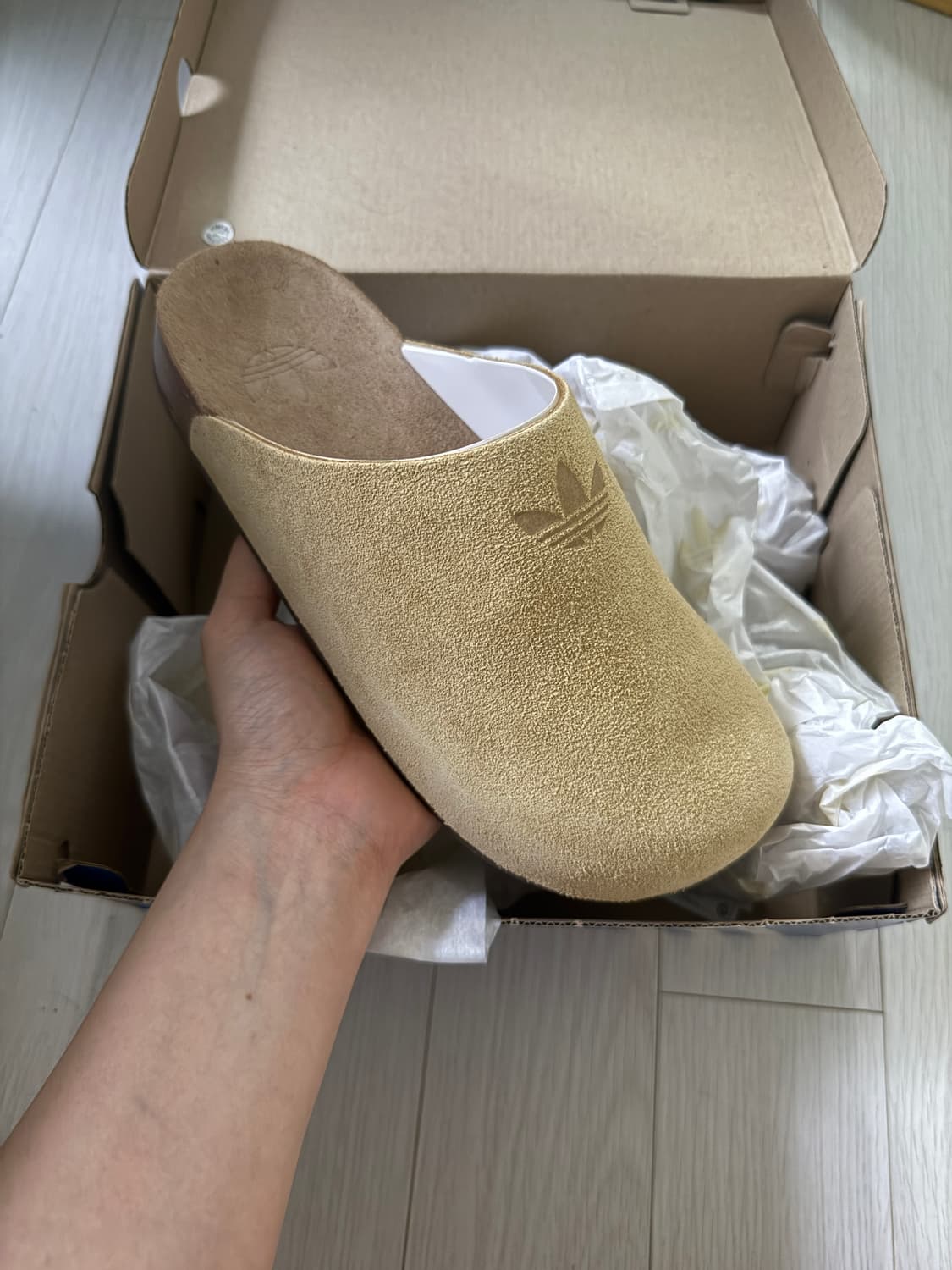 아디다스 아디뮬 슬라이드 골든 베이지 검 상품이미지1