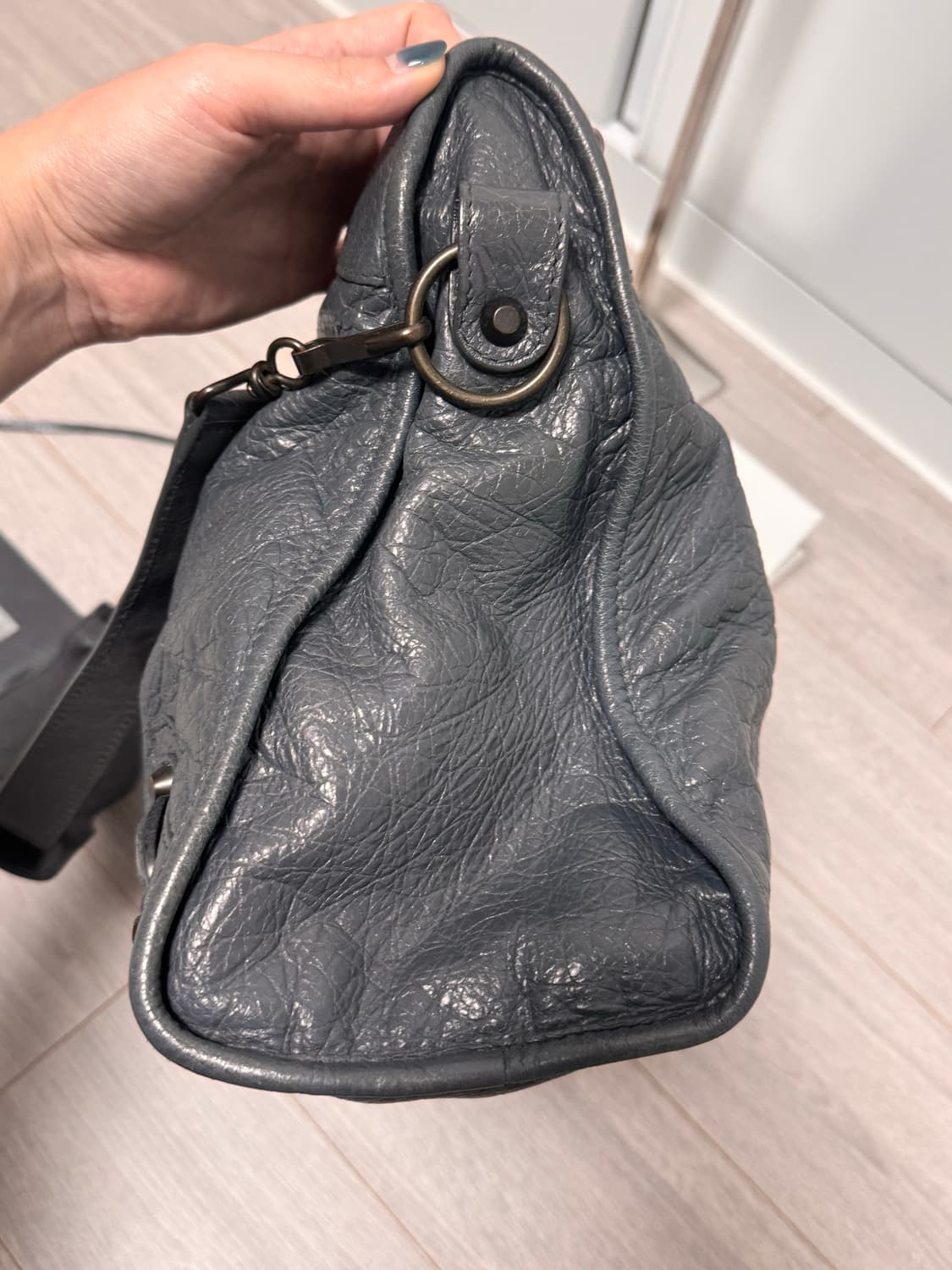 Balenciaga 시티백 모터백 차콜 미디움 상태A 보증서o 상품이미지4