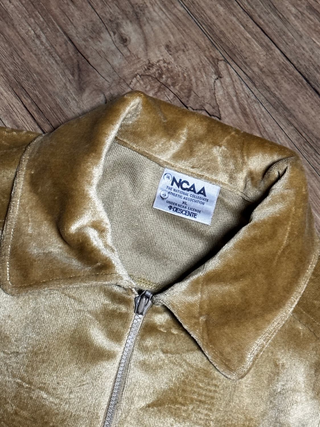 [XL] NCAA 데상트 벨벳 골드 베이지 트랙 자켓 상품이미지5