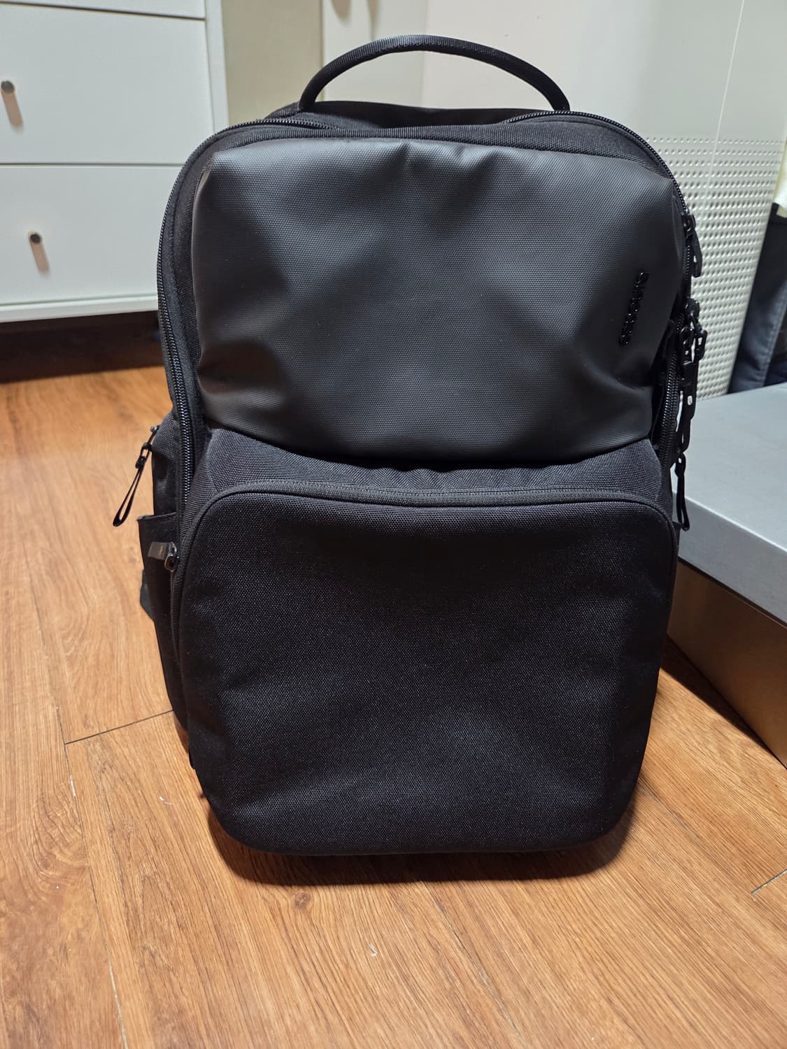 인케이스 아크 커뮤터백팩 상품이미지1