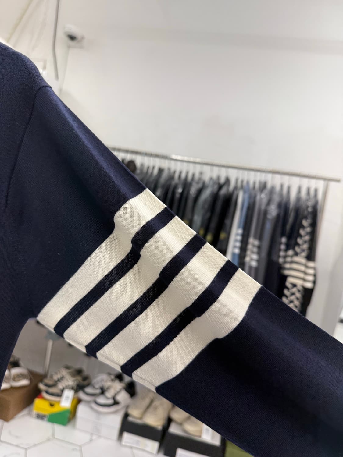 [2] 톰브라운 사선완장 메리노 울 니트 상품이미지3