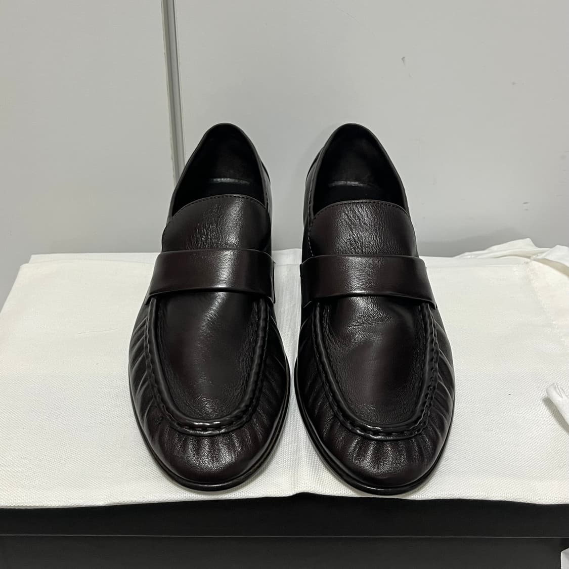 [38.5]더로우 26ss 소프트레더 로퍼/다크 브라운 상품이미지4