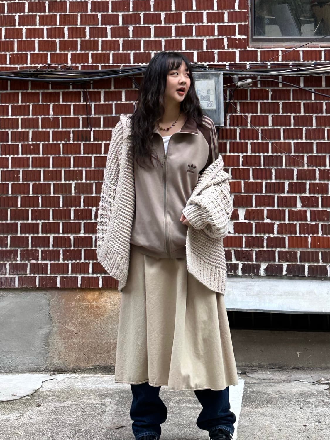 후드 니트 가디건 아디 져지 베이지 스커트 리바이스 팬츠 코디세트 상품이미지1