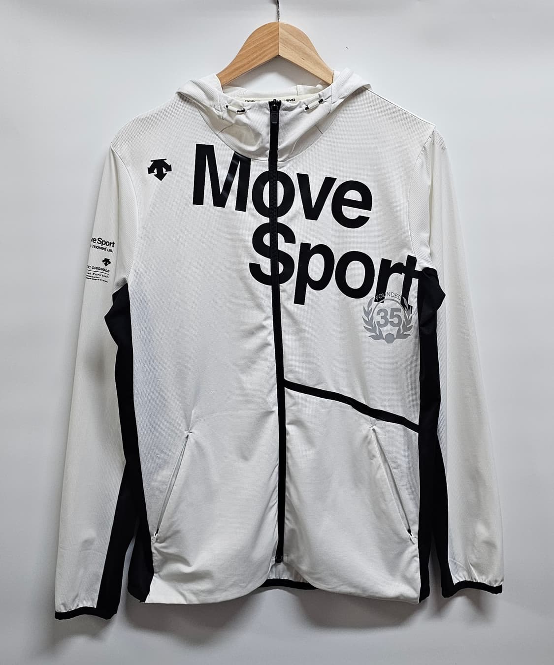 데상트 Move Sport 바람막이 화이트 100 상품이미지1