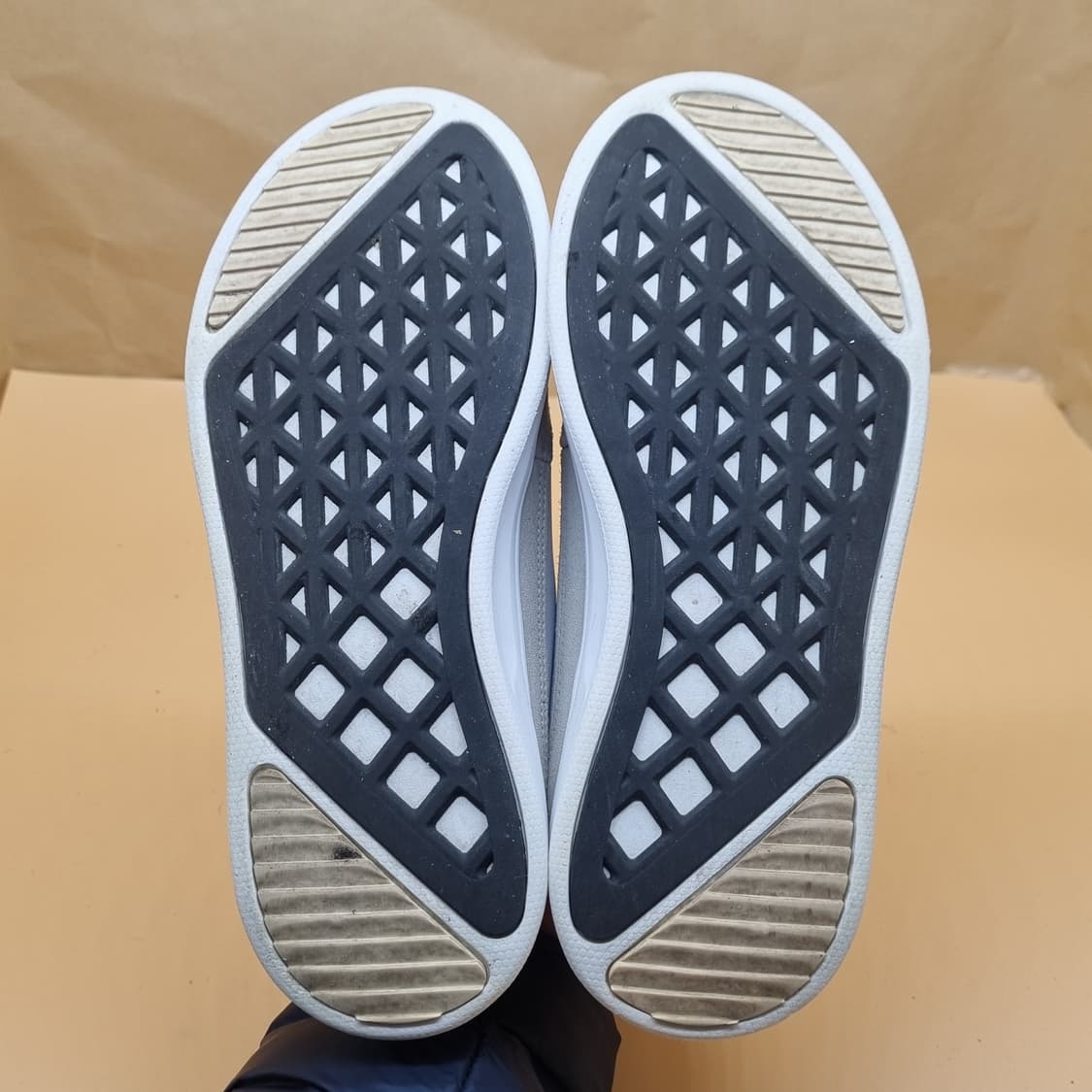 데상트 디플레어 그레이 여성운동화240  상품이미지3