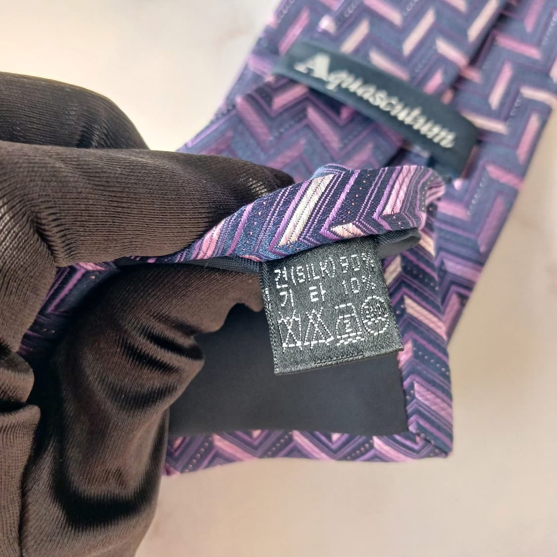 아쿠아스큐텀 실크 헤링본 패턴 넥타이 8.9cm A+등급 E739
 상품이미지10