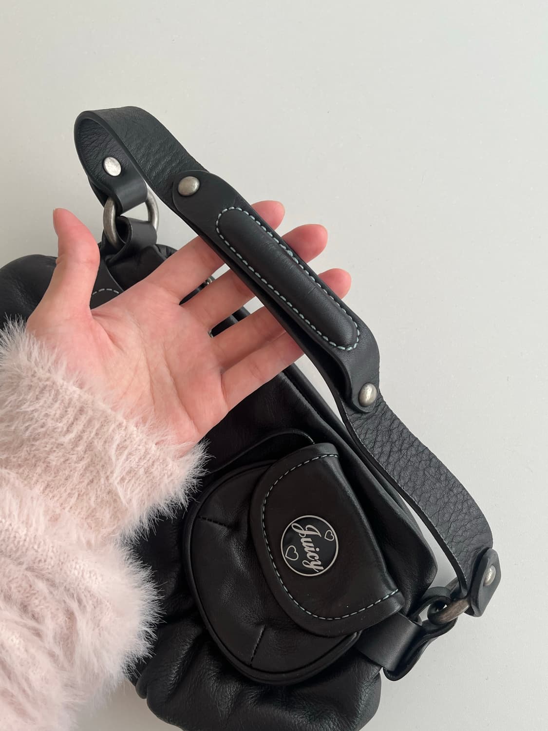 쥬시꾸뛰르 빈티지 하트참 미니백 블랙 상품이미지4