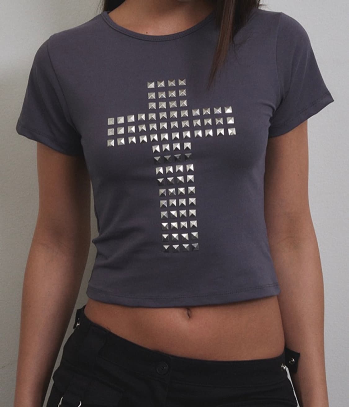 무배)택있음 ) 26s새거급 분트 bunque 차콜 스터드 크로스 티셔츠 상품이미지1