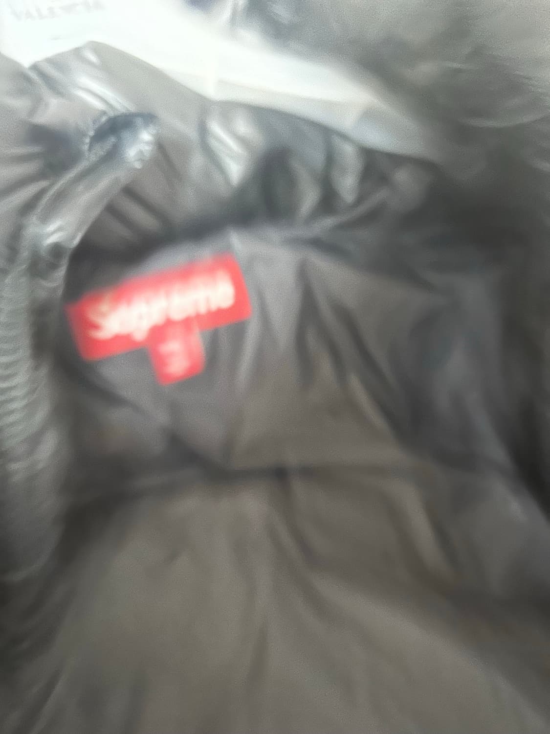 슈프림 페더웨이트 다운 퍼퍼 자켓 블랙 - 23FW 상품이미지5